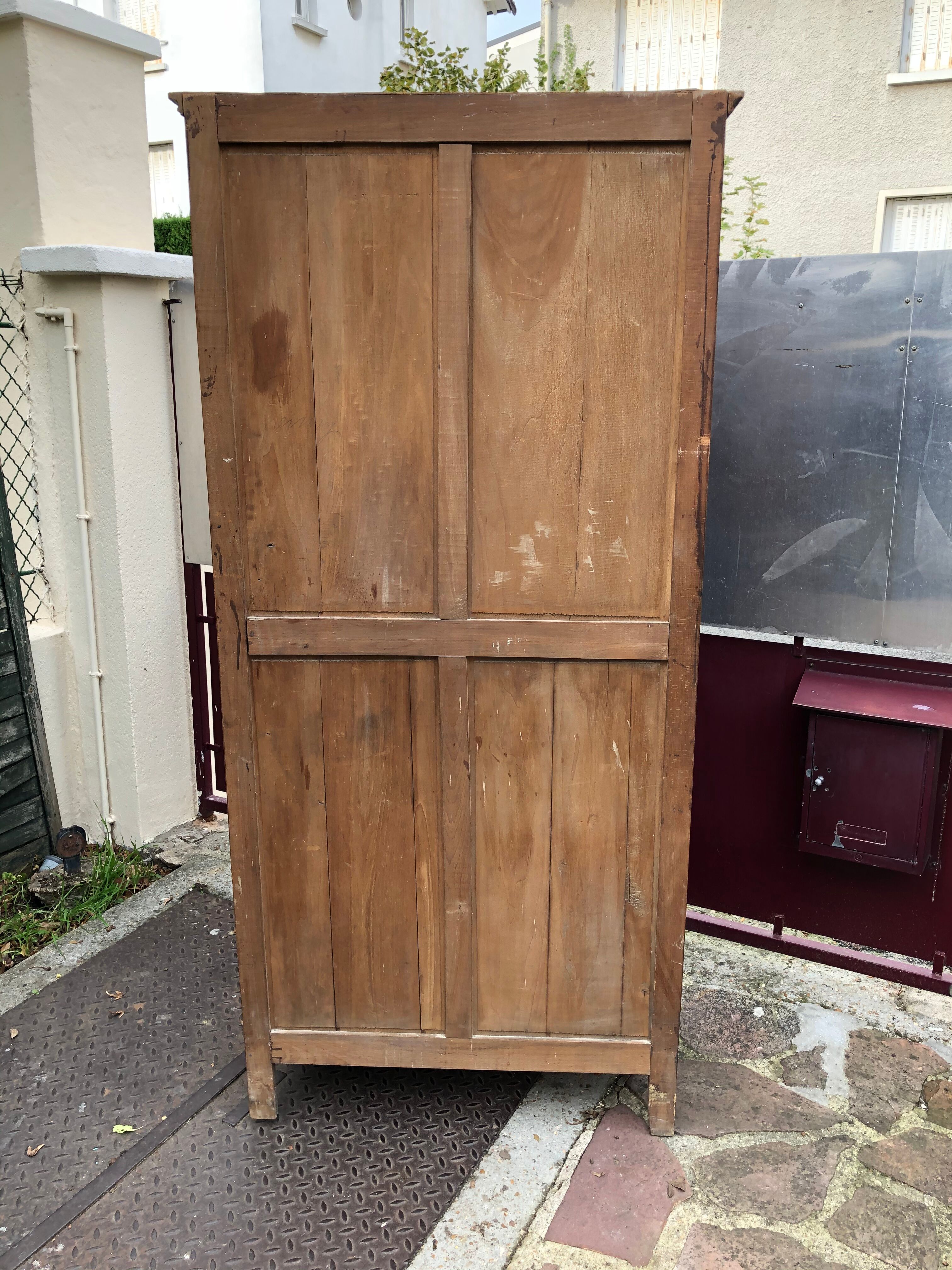 Armoire parisienne