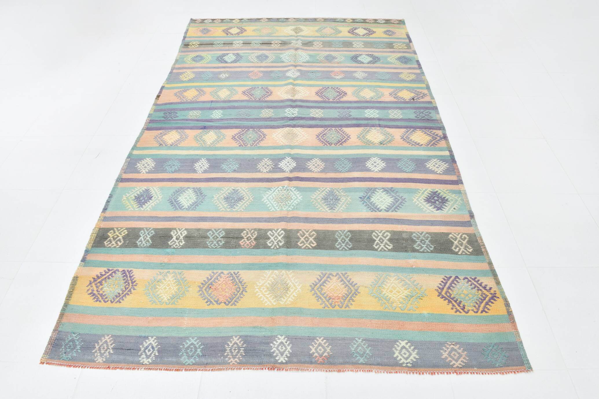 Tapis Kilim Anatolien 5x9 ft – Rayures Pastel en Vert Menthe, 163x268Cm