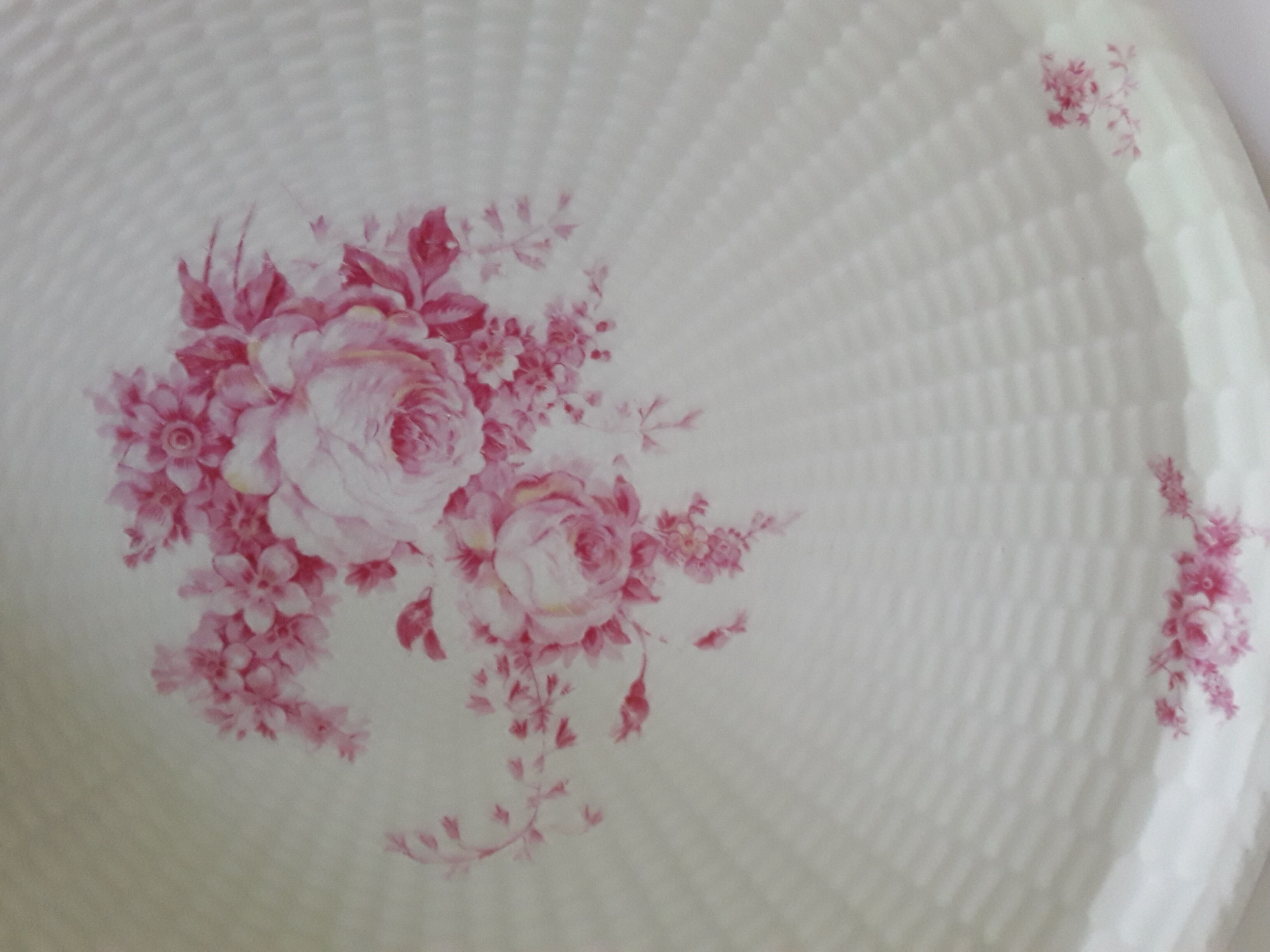 Pie dish decorated pink porcelain