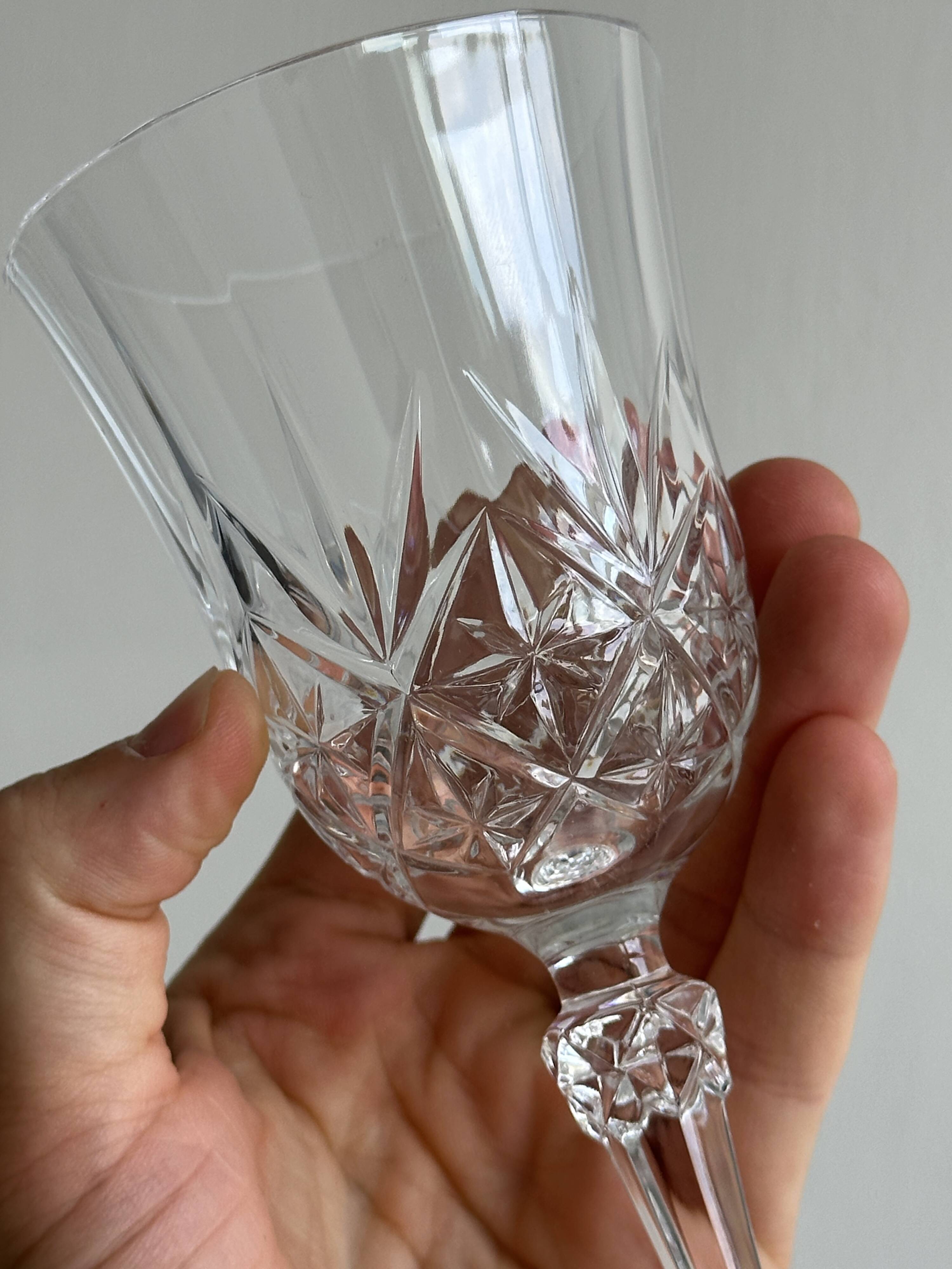 4 verres à vin en verre taillé vintage