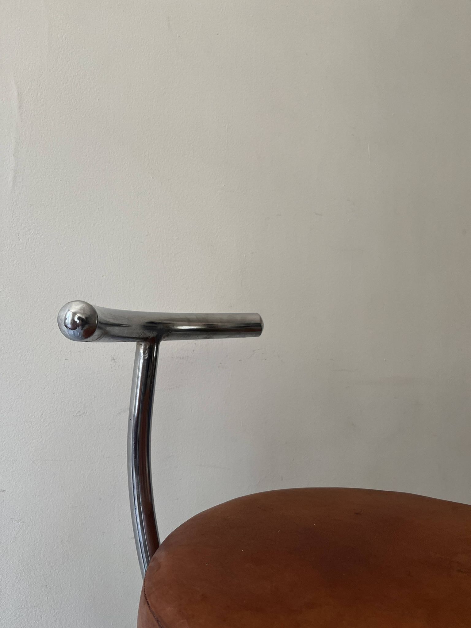 Bar stools in tubular chrome and tan leather, 1970s