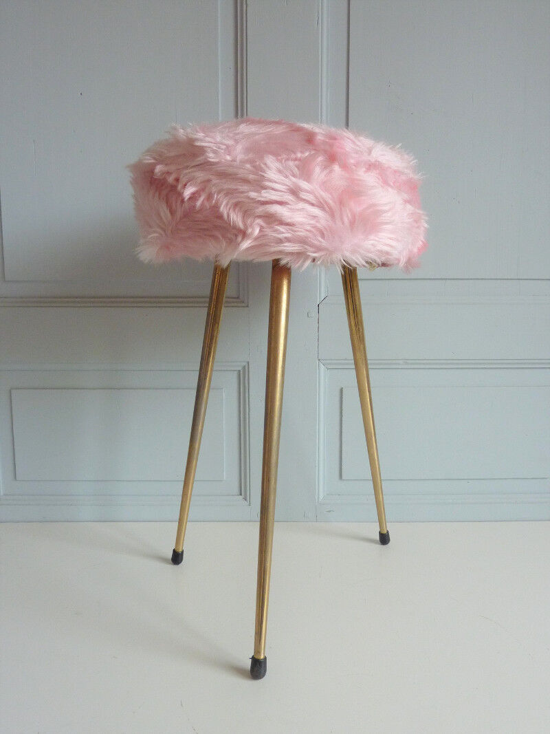 Stool tripod rug pink 70