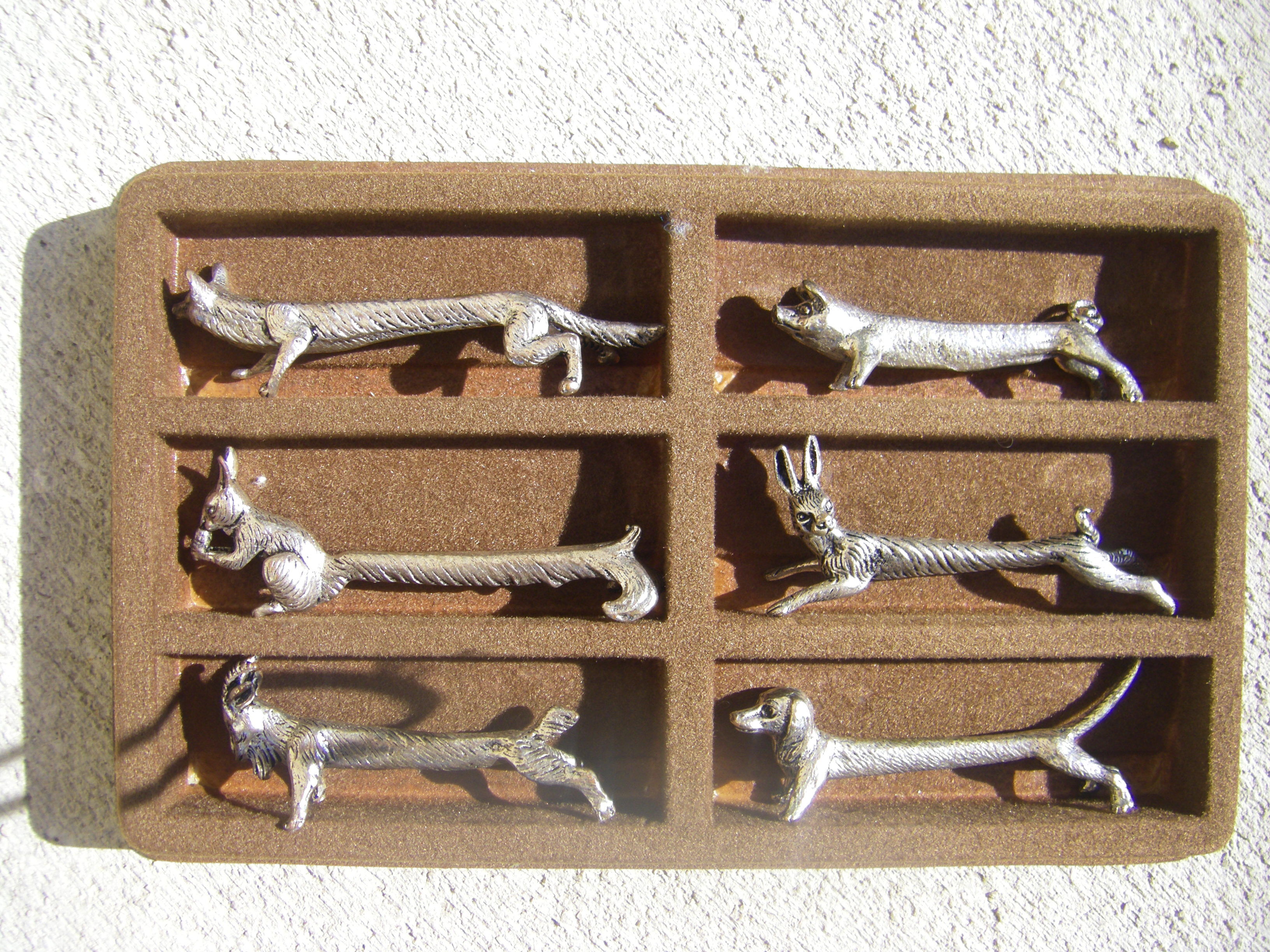 6 animal knife holders