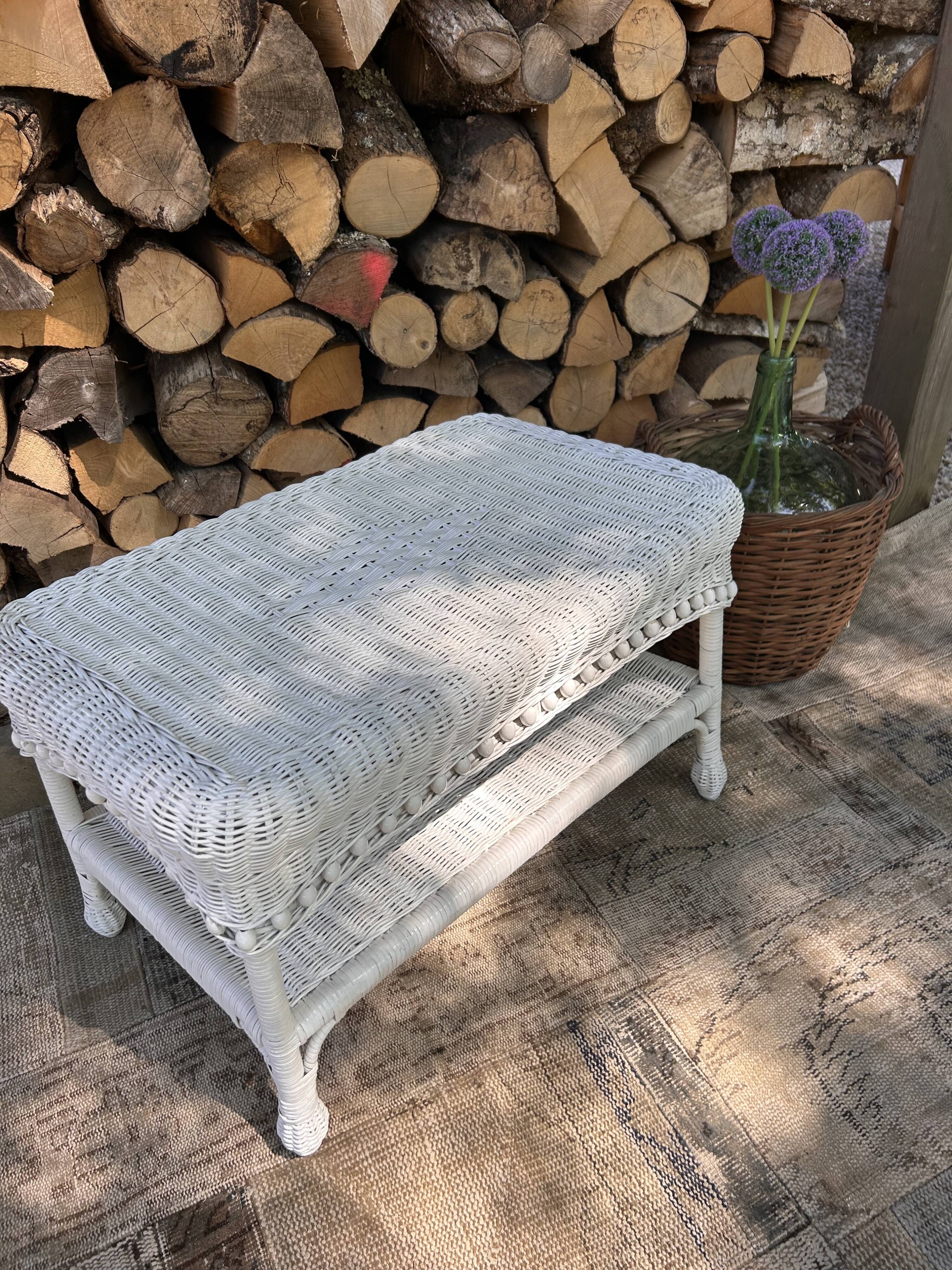 Table basse osier vintage blanche