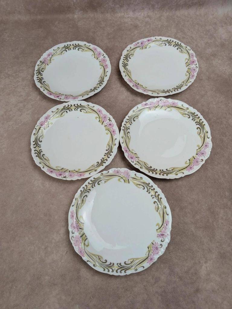 Set of 5 Limoges porcelain dessert plates in Art Nouveau style.