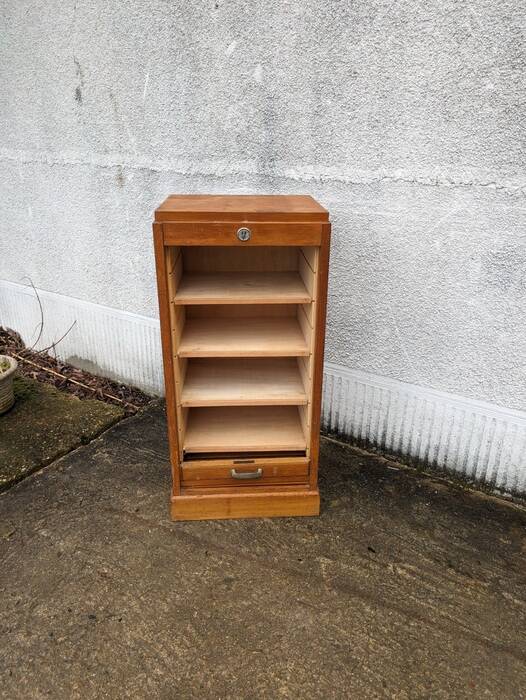 Curtain cabinet, filing cabinet