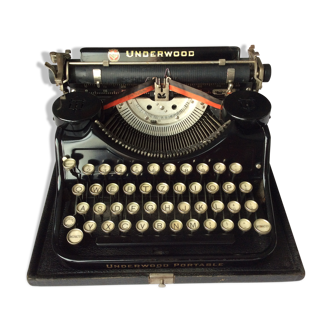 Old-typewriter Underwood portable