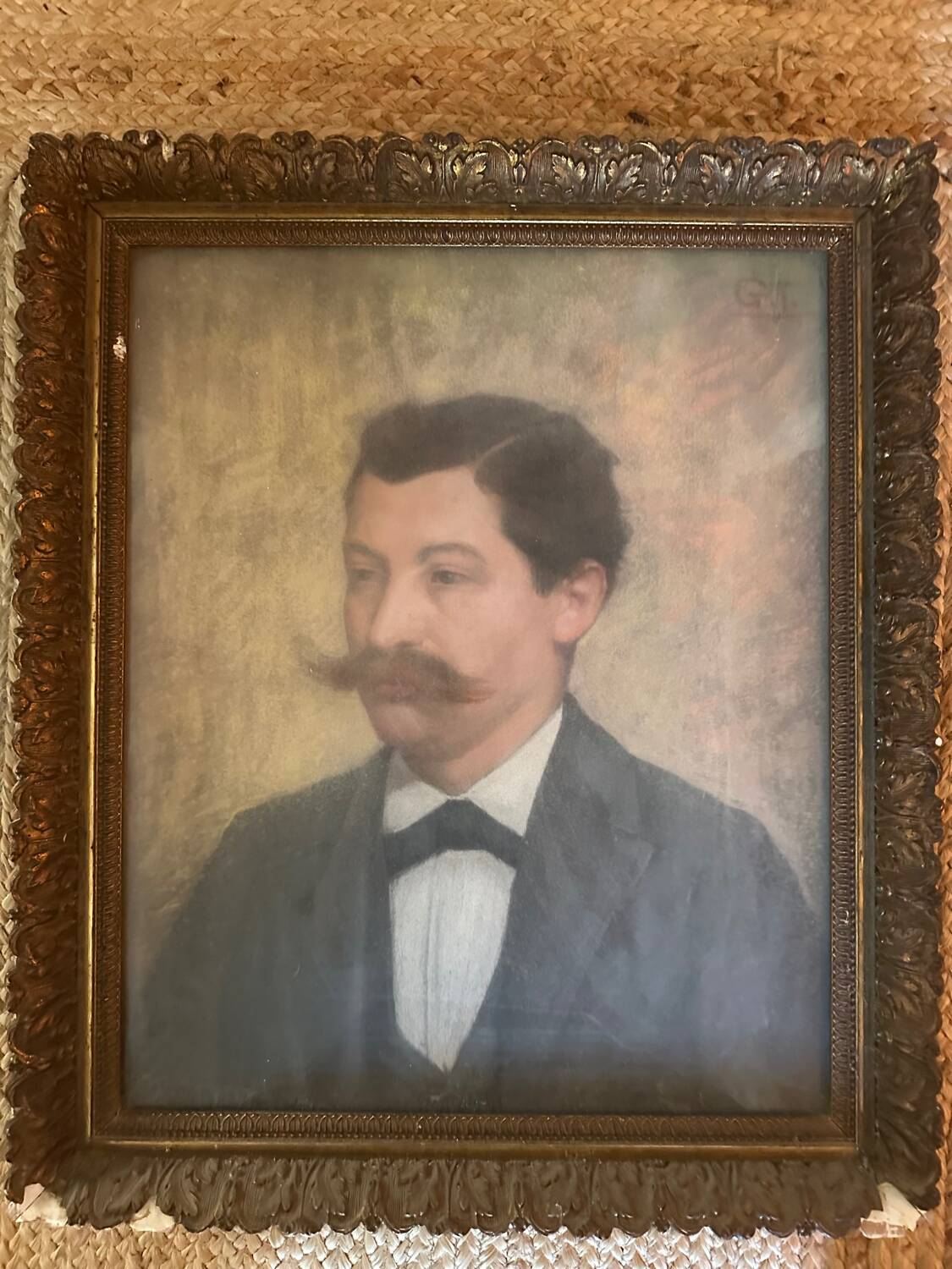 Portrait of a man with a moustache – Original 19th-century pastel – Stucco frame