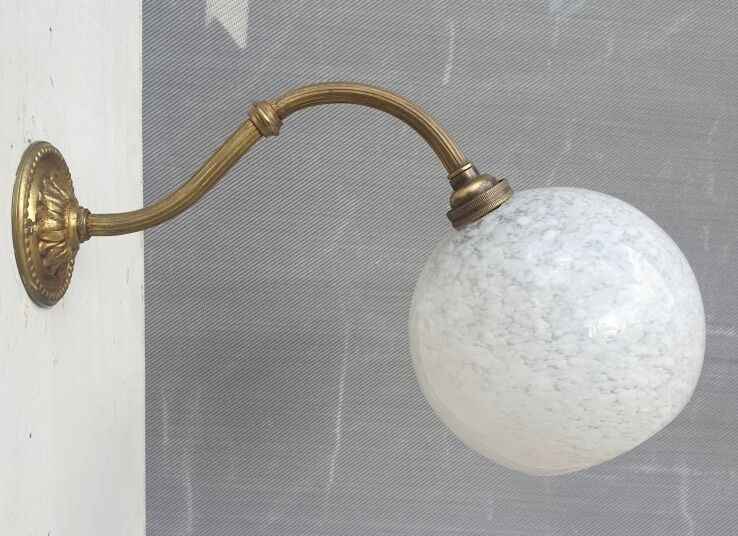 Brass wall lamp and cloudy glass Clichy art deco