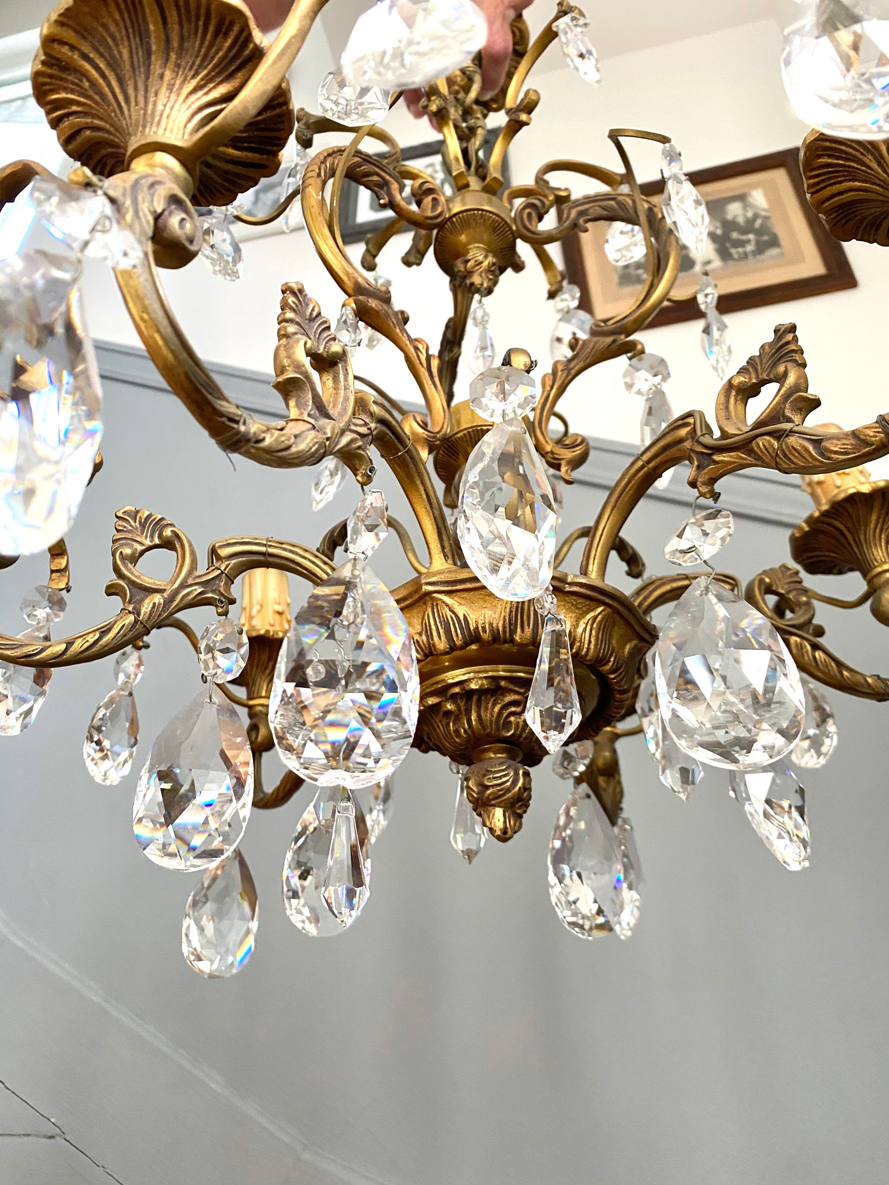 Lustre suspension en bronze et pampilles en cristal vintage
