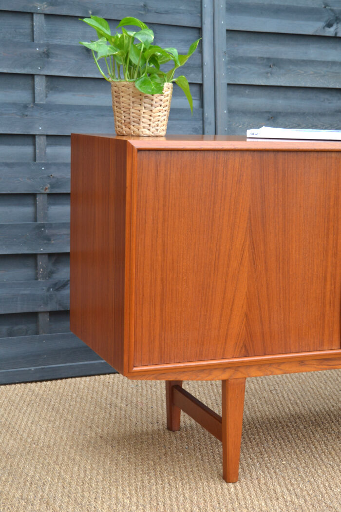 Danish sideboard to sliding doors * 165 cm