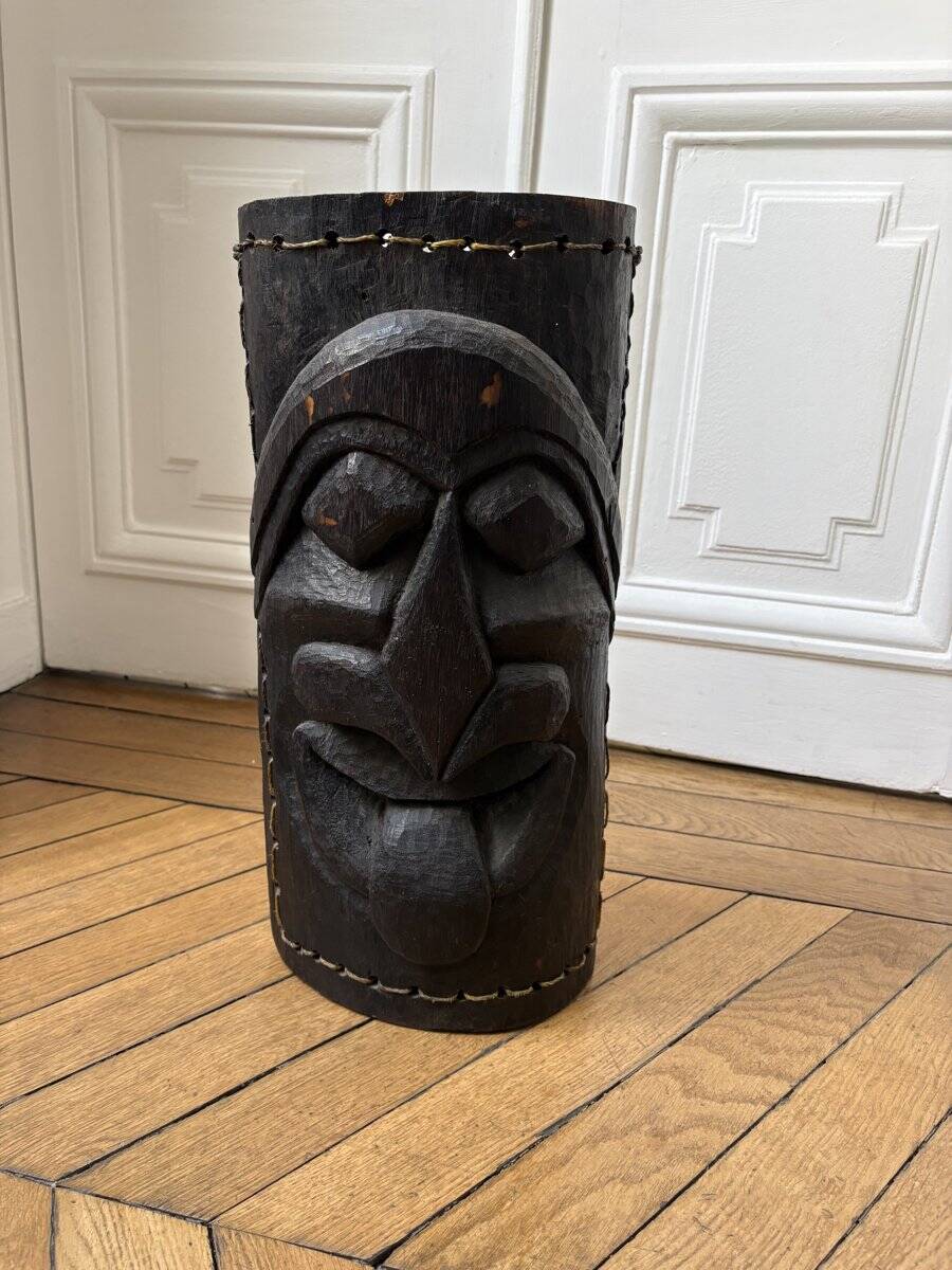 Masque africain en bois sculpté