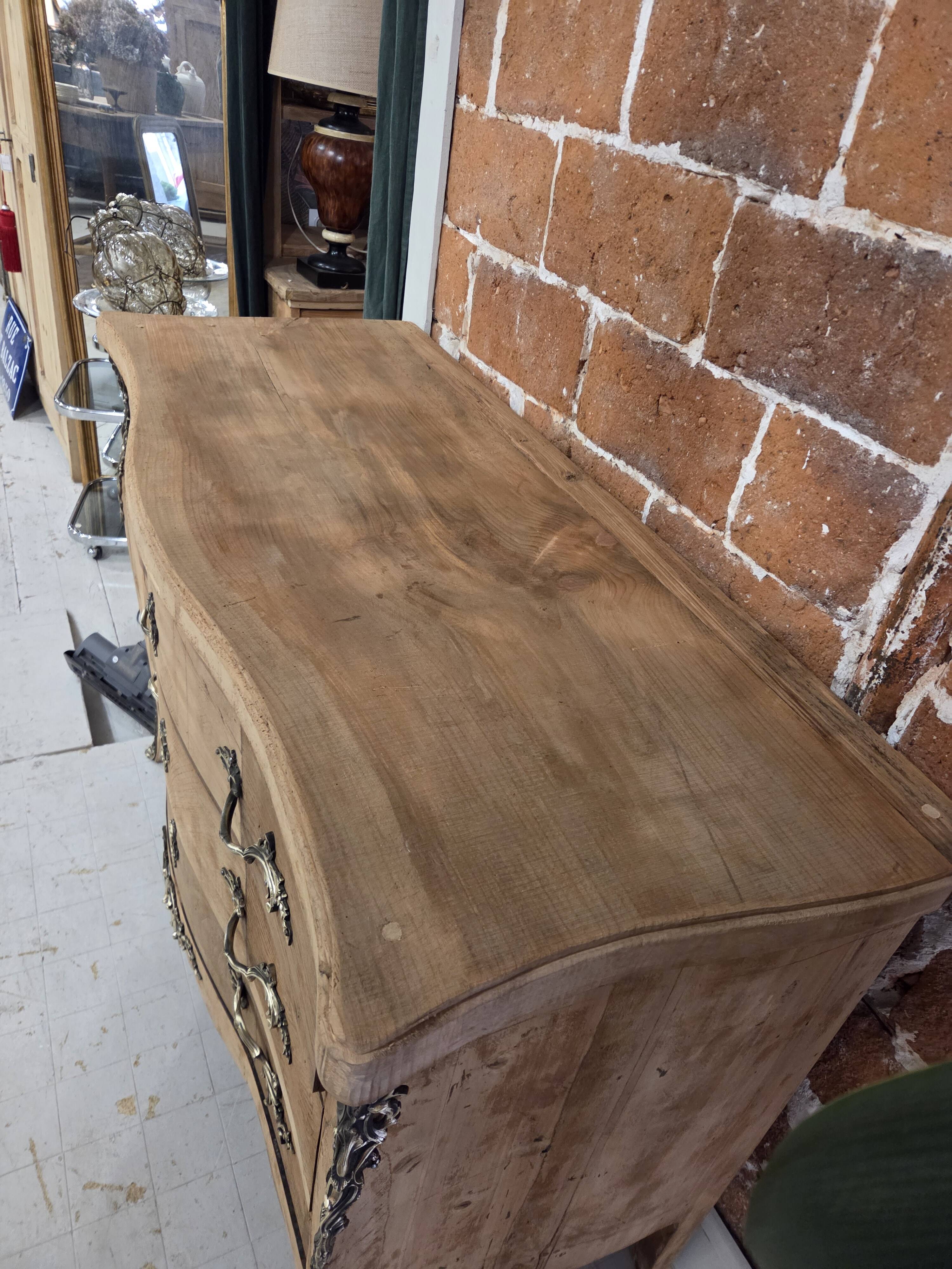 Stripped chest of drawers with bronze handles