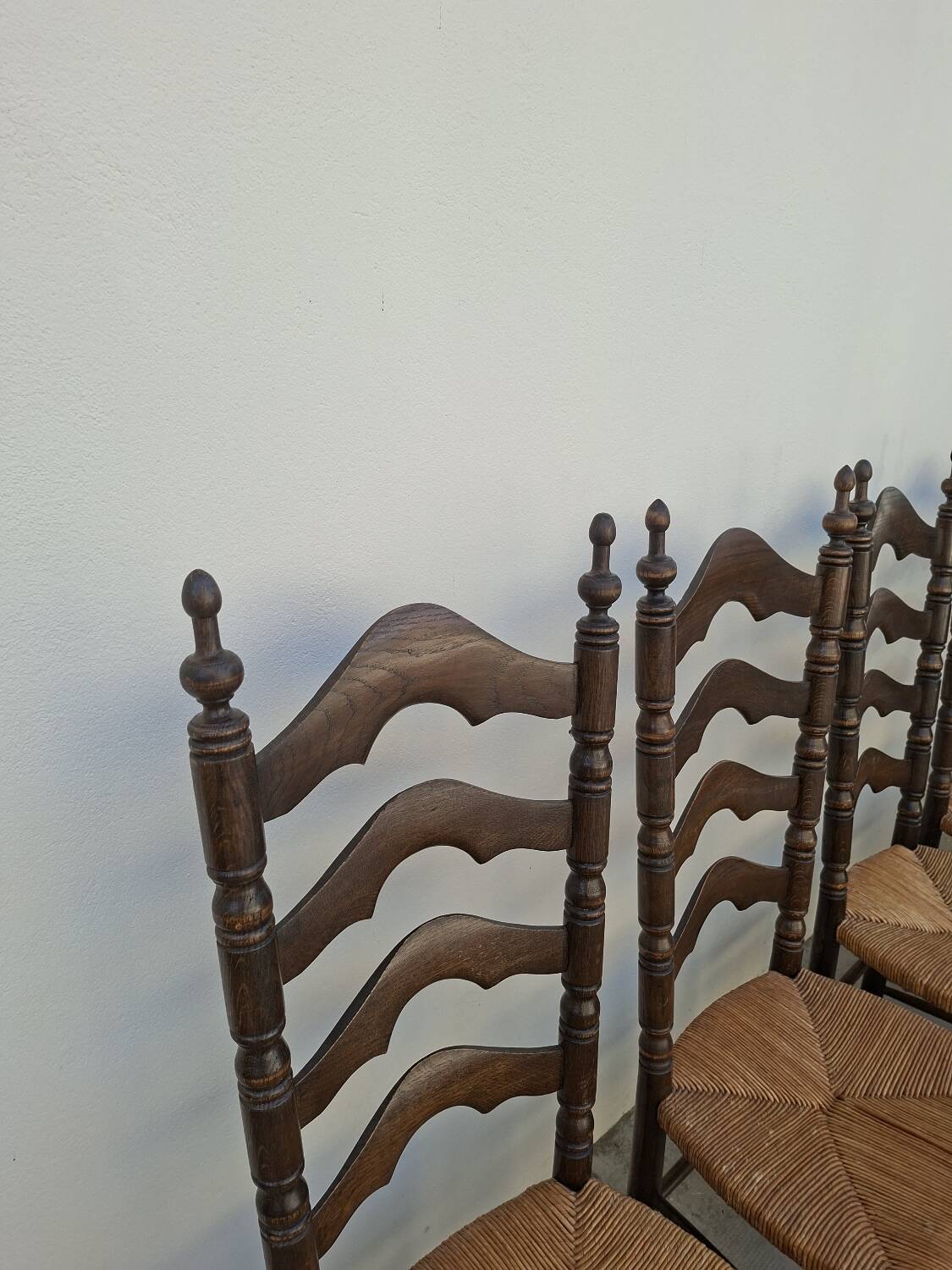 Set of 6 high-backed straw-seated chairs in solid oak from the early 1900s.