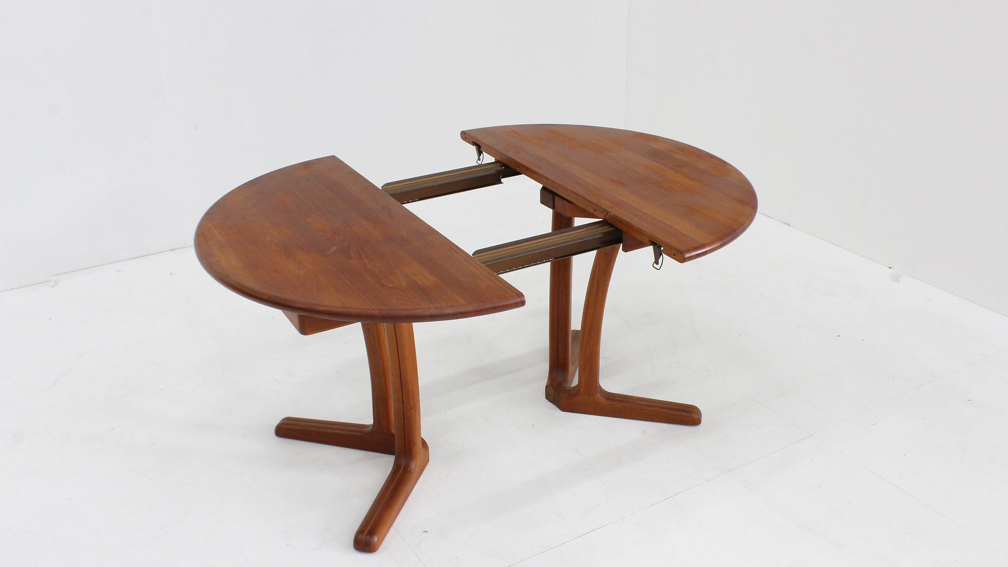 Vintage Dyrlund Danish round dining table teak