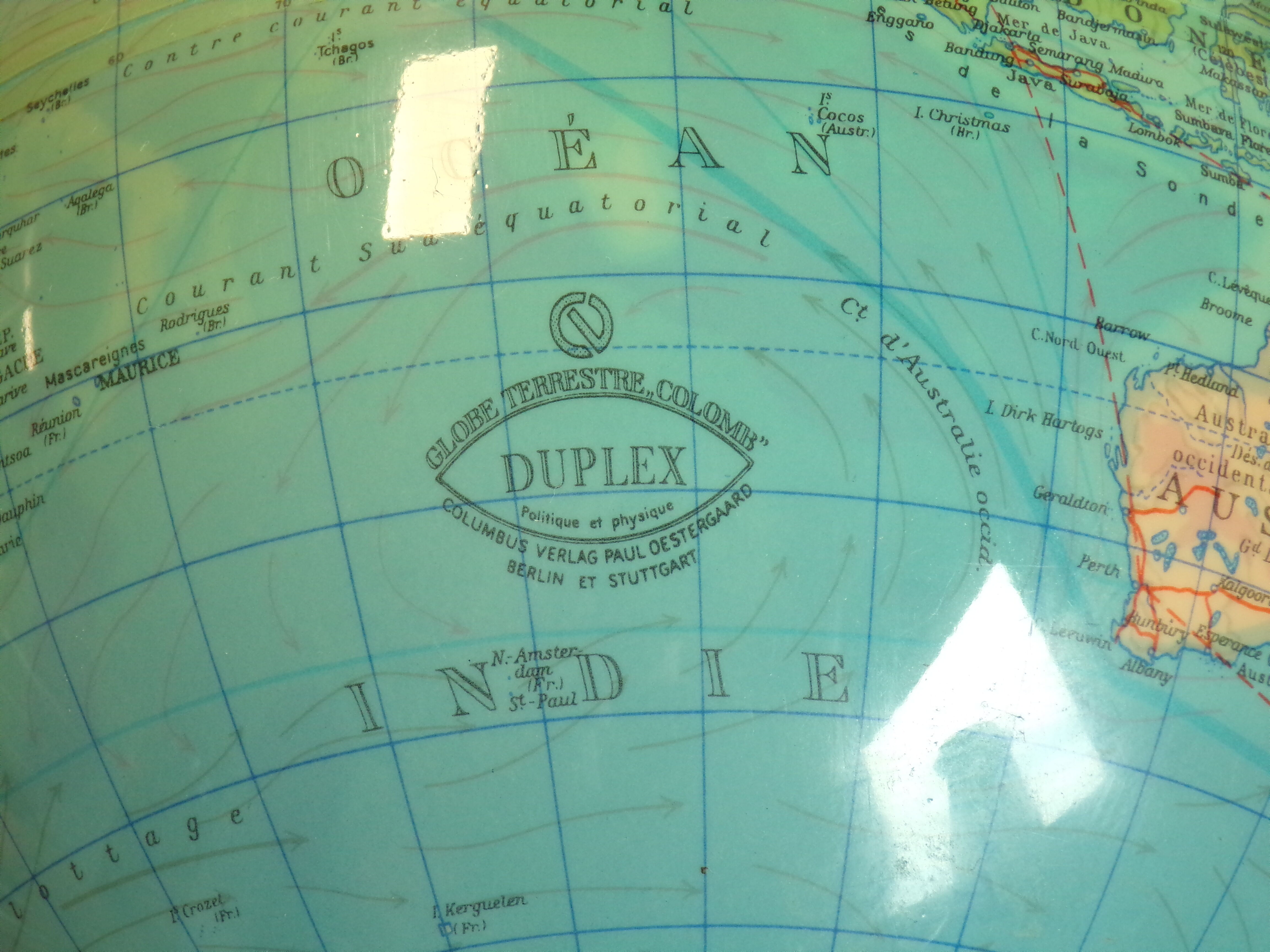 Bright Globe Vintage Duplex