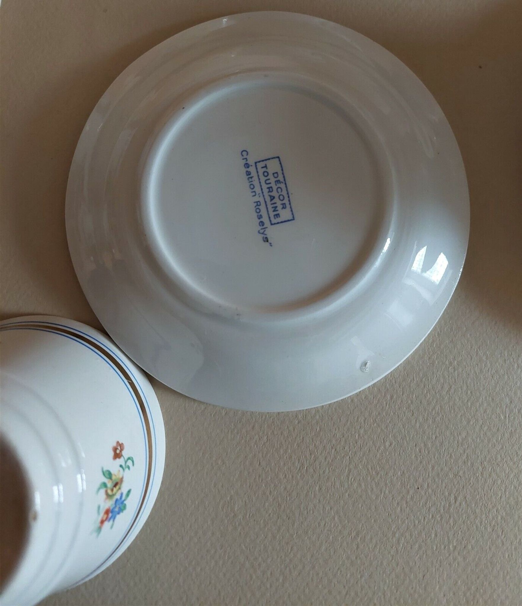 Service à café en faïence de Saint Amand décor Touraine huit tasses