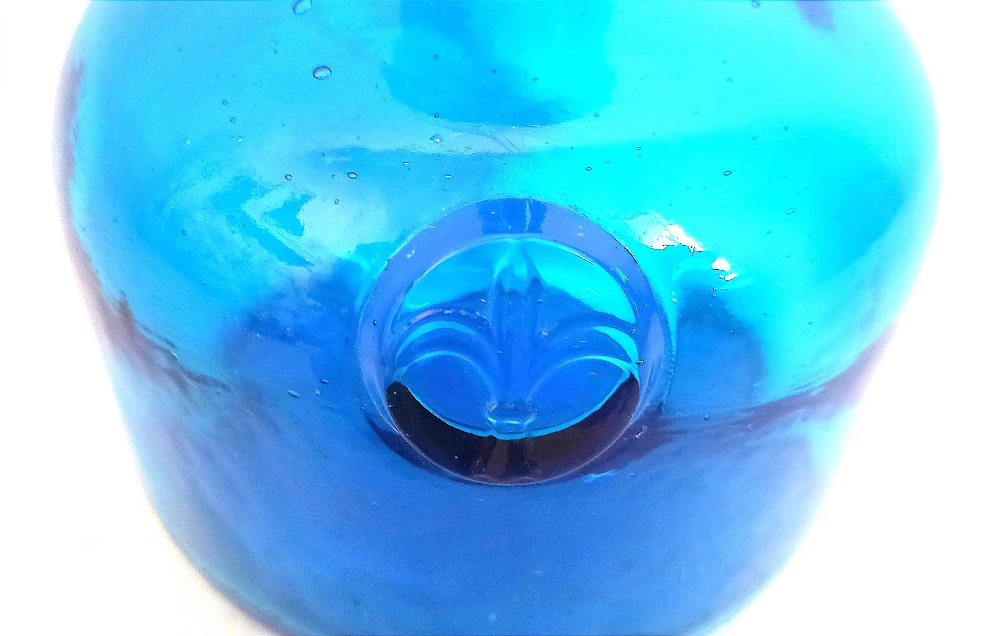 Carafe with blue Empoli stopper from the 70s Height 24.5 cm