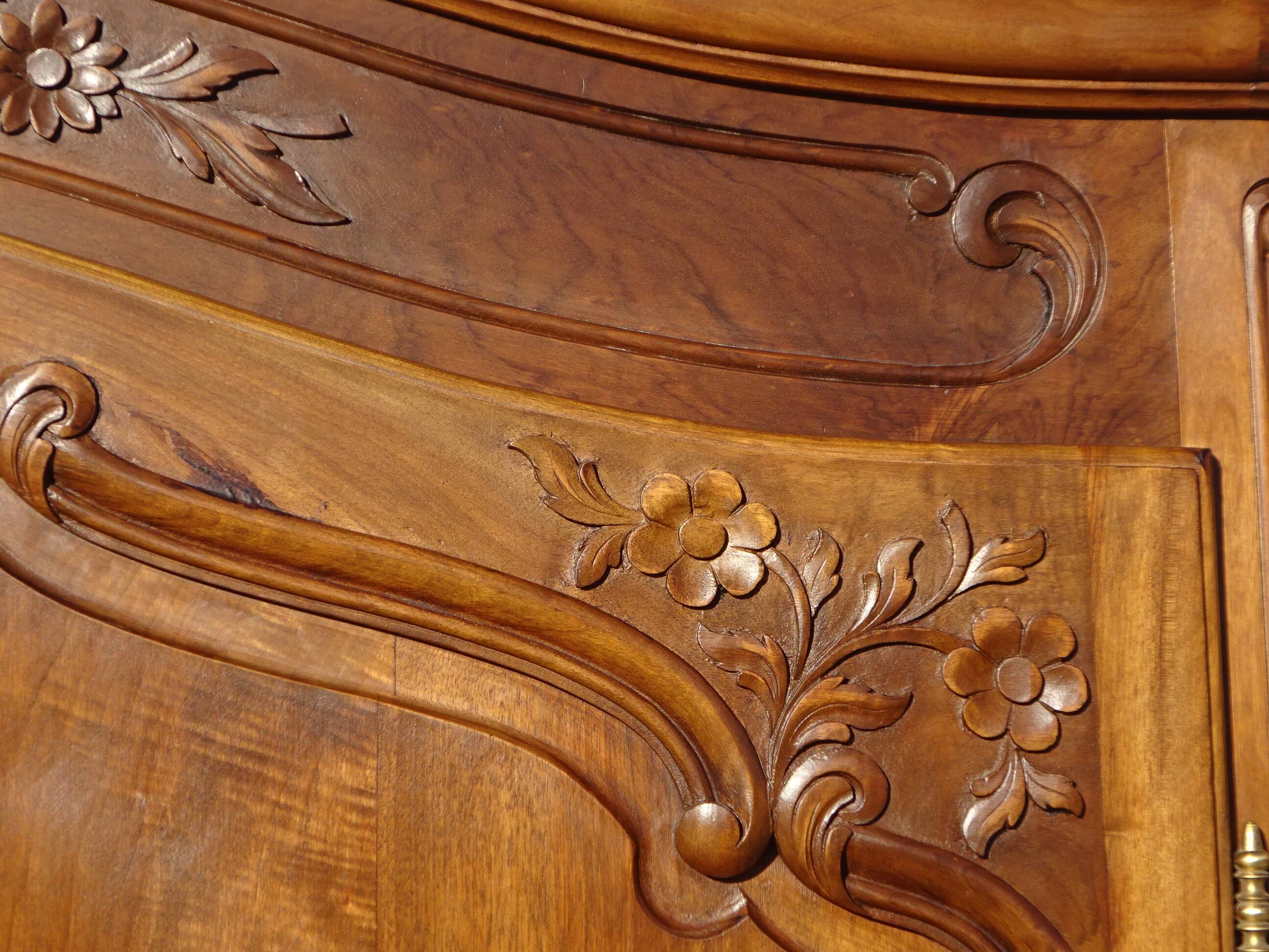 Walnut wardrobe in Louis XV style