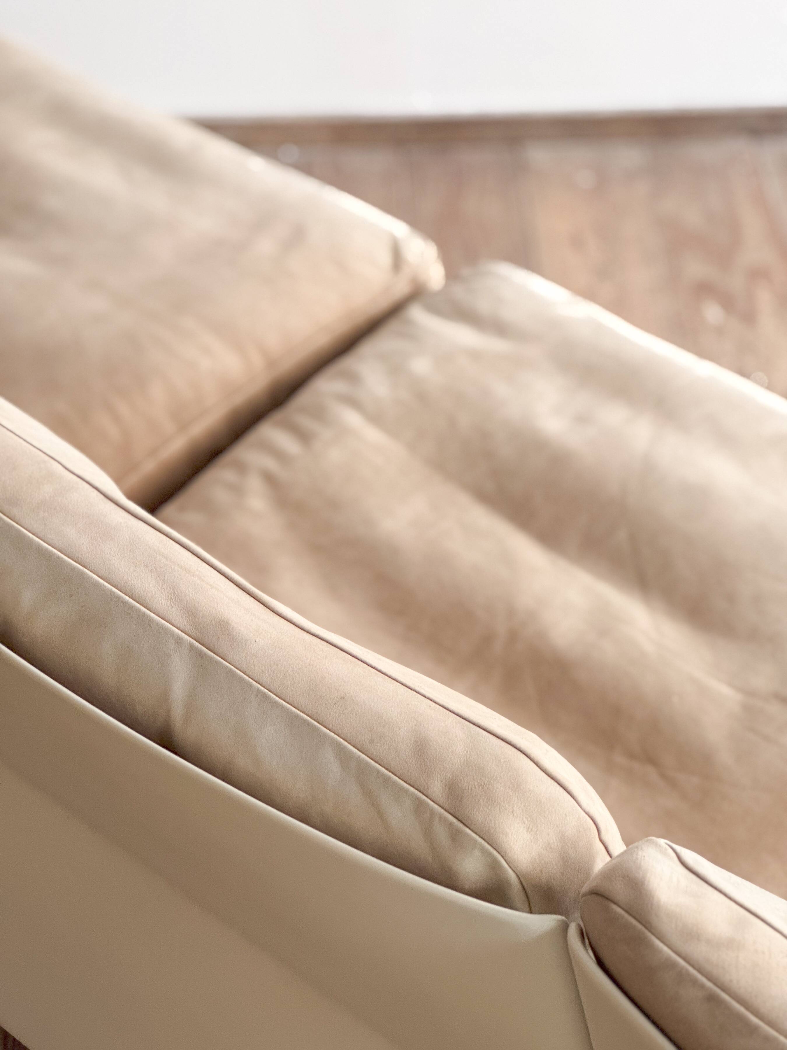 Canapé design 620 en suédine beige par Dieter Rams pour Vitsœ – Mid-Century