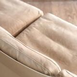 Canapé design 620 en suédine beige par Dieter Rams pour Vitsœ – Mid-Century