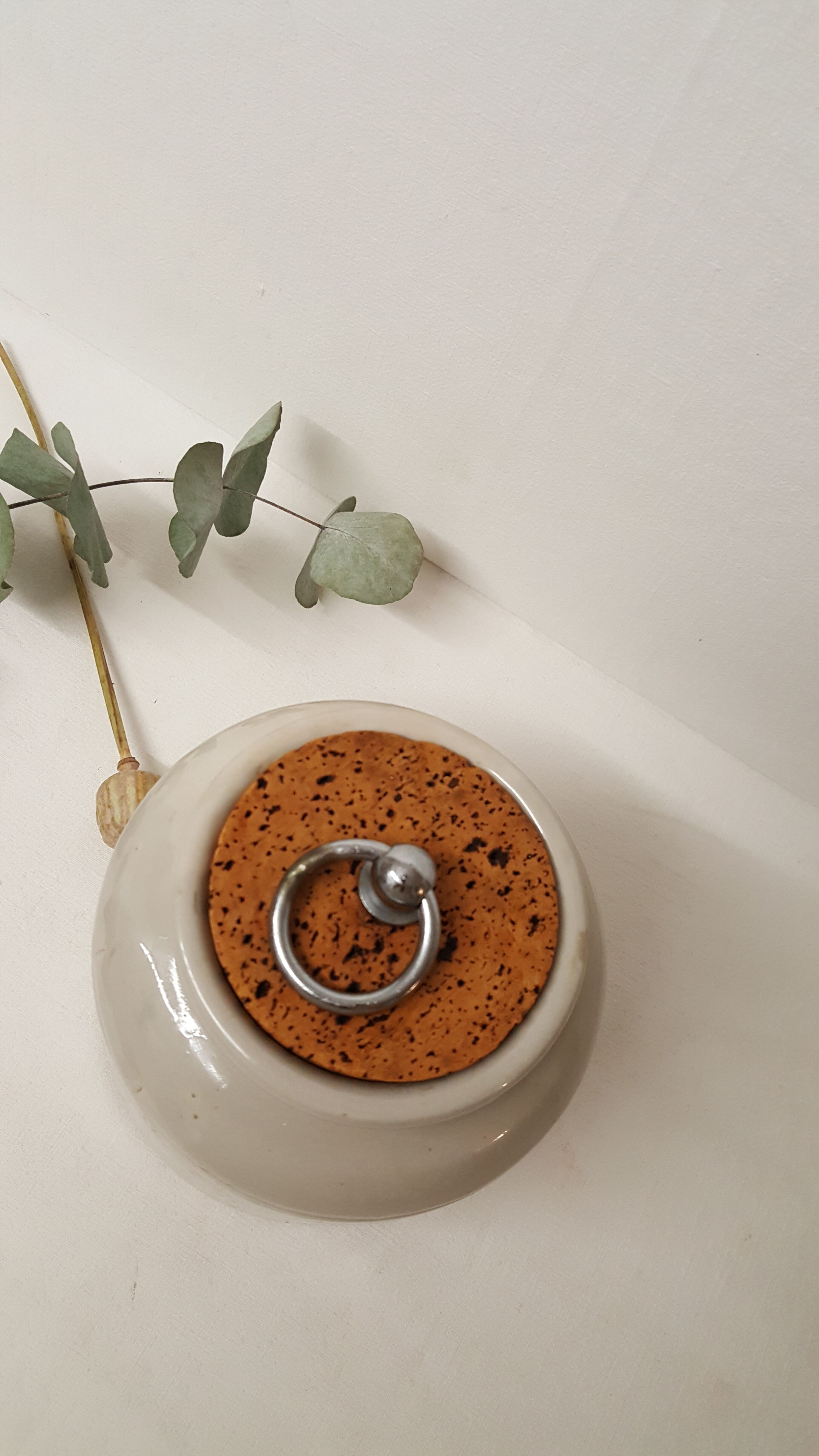 Sandstone pot with lid