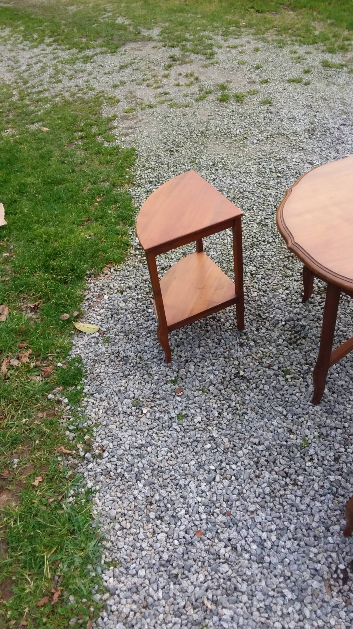 Coffee table nesting tables in cherry wood in classic style from the 60s/70s