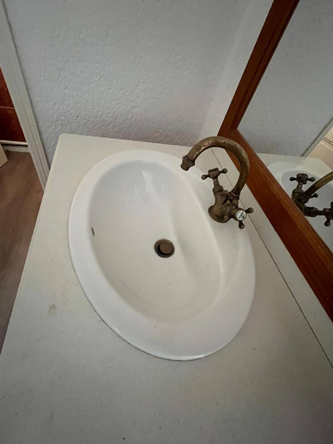 Meuble de toilettes / salle de bain