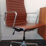 Vintage Eames EA 119 Armchair – High-End Vintage Replica – Alumi