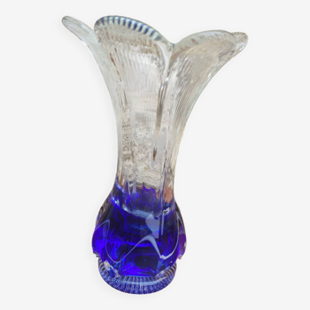 Grand vase en verre bleu