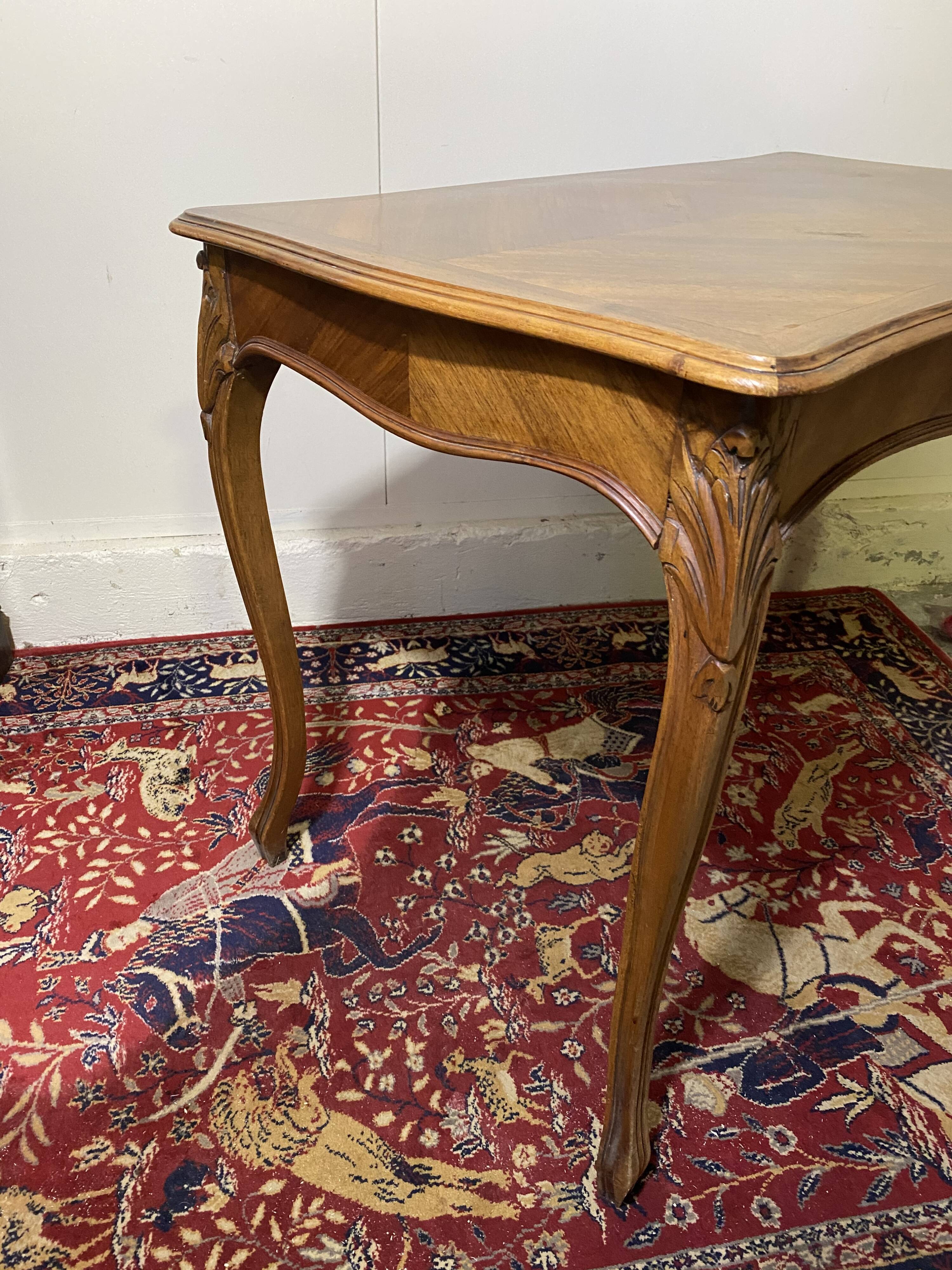 Dining table curved feet Louis XV style