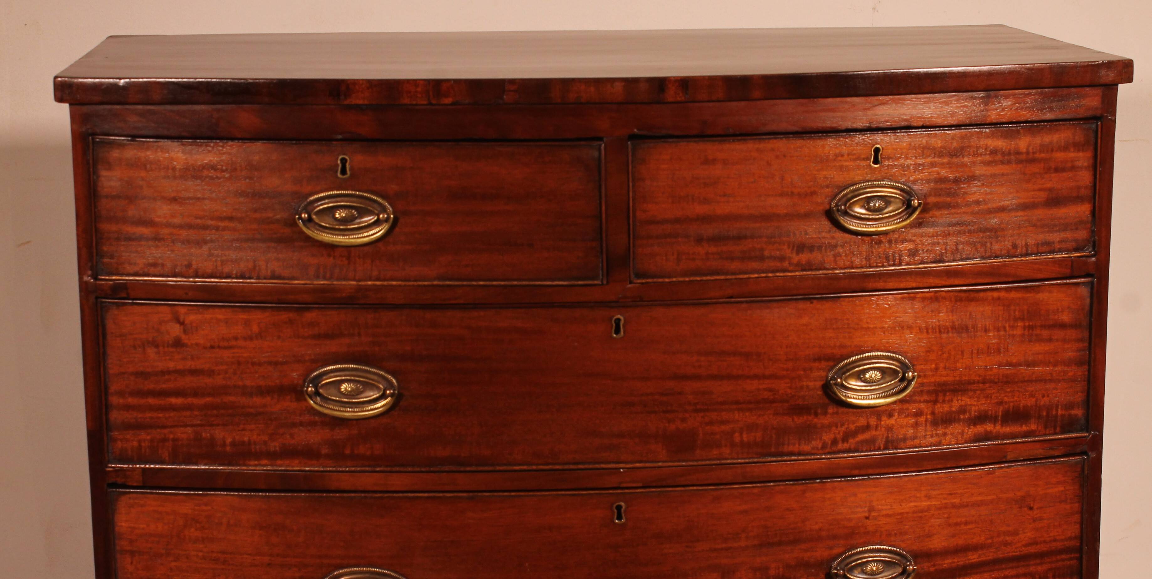 Bombé commode in mahogany from the early 19th century.