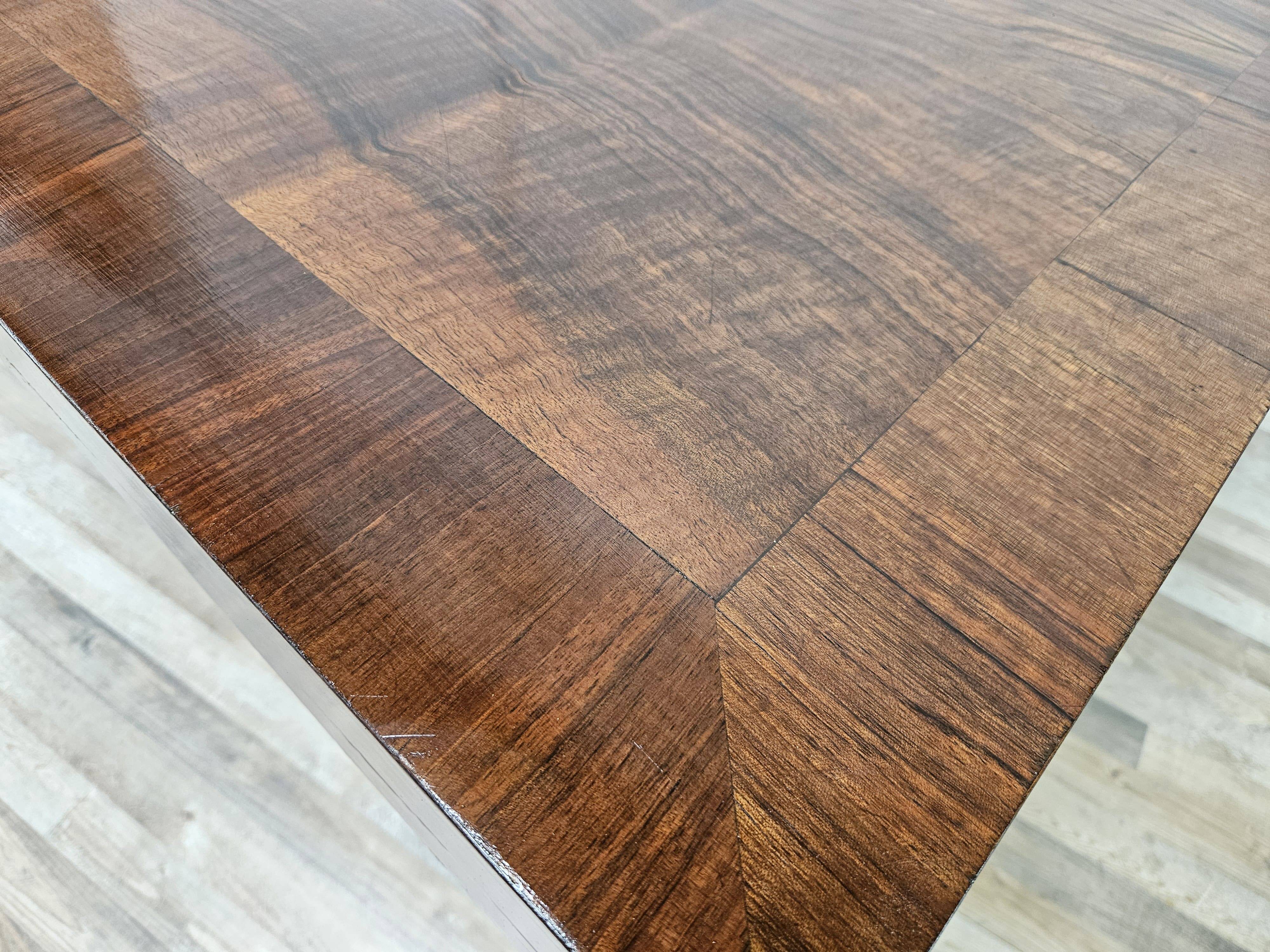 Art Decò dining table in walnut burl, 1940