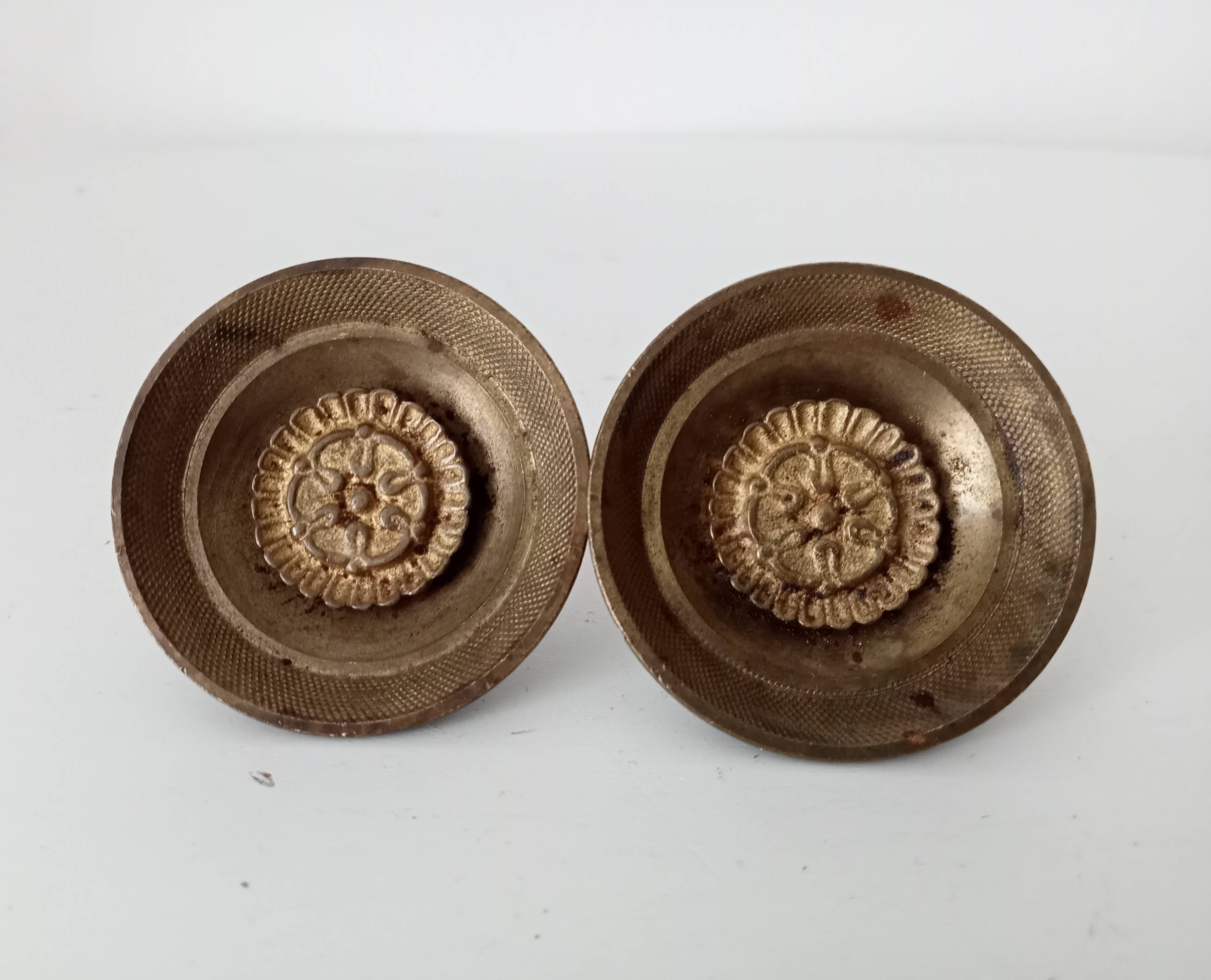 Pair of antique Empire furniture knobs from the 19th century in solid bronze.