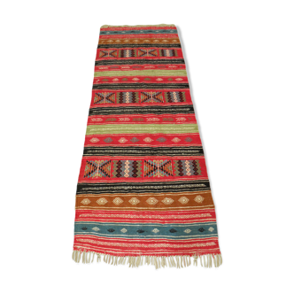 Tapis kilim berbère bohème multicolore en laine tribale
