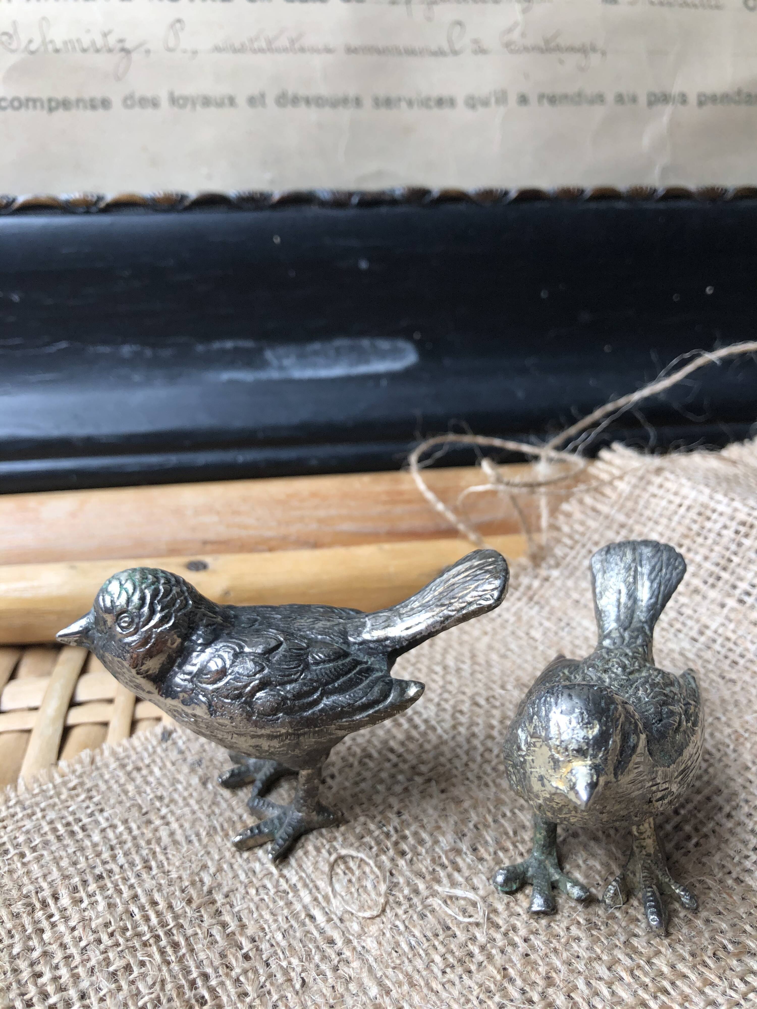Lot of two metal birds