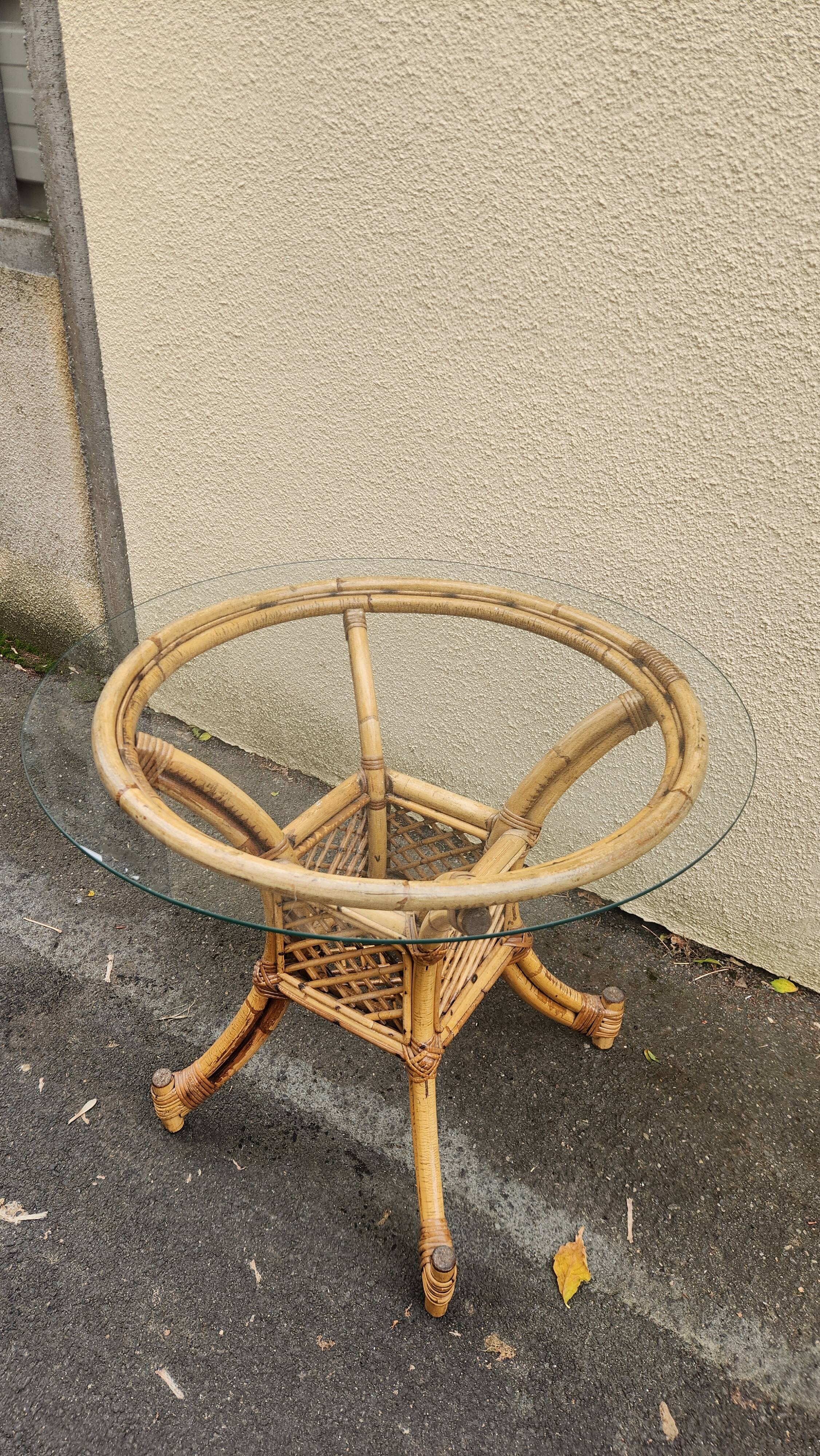belle table de repas en bambou rotin des années 1970 avec plateau en verre