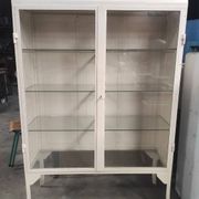 Armoire de médecin double vintage | Armoire à pharmacie blanche sur pieds élégants