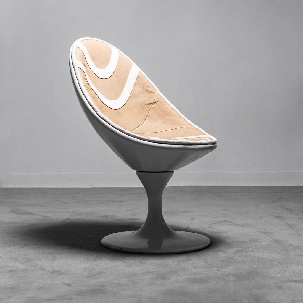 Pair of oval armchairs space age 70s vintage modernariato