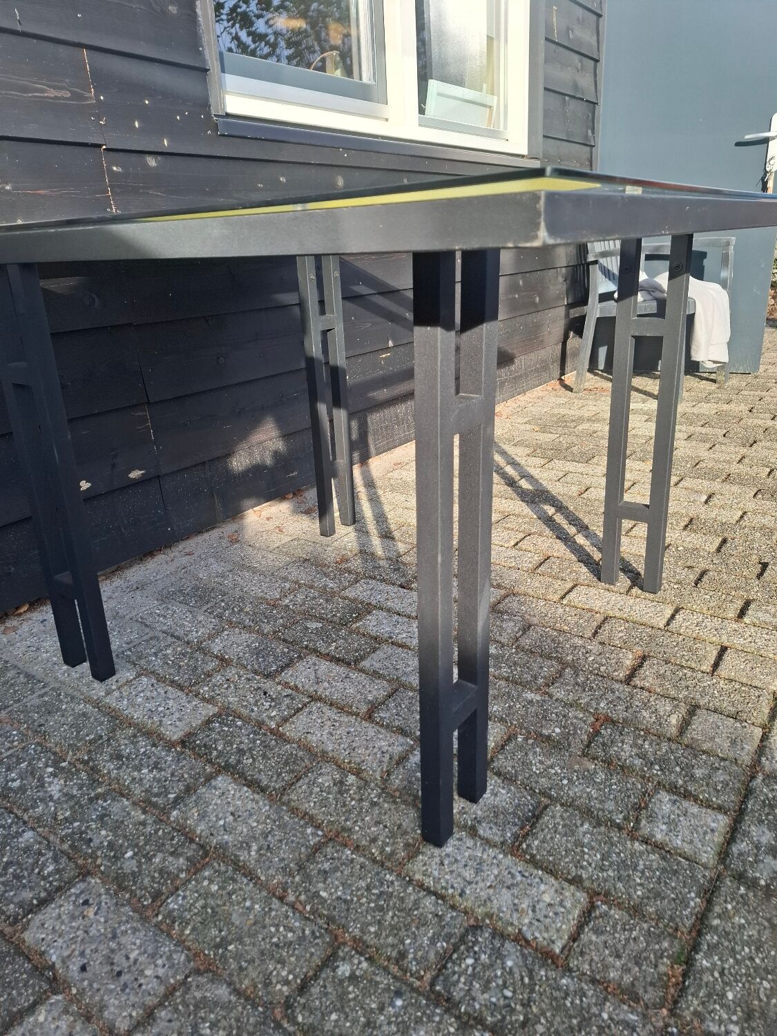 Vintage postmodern dinertable