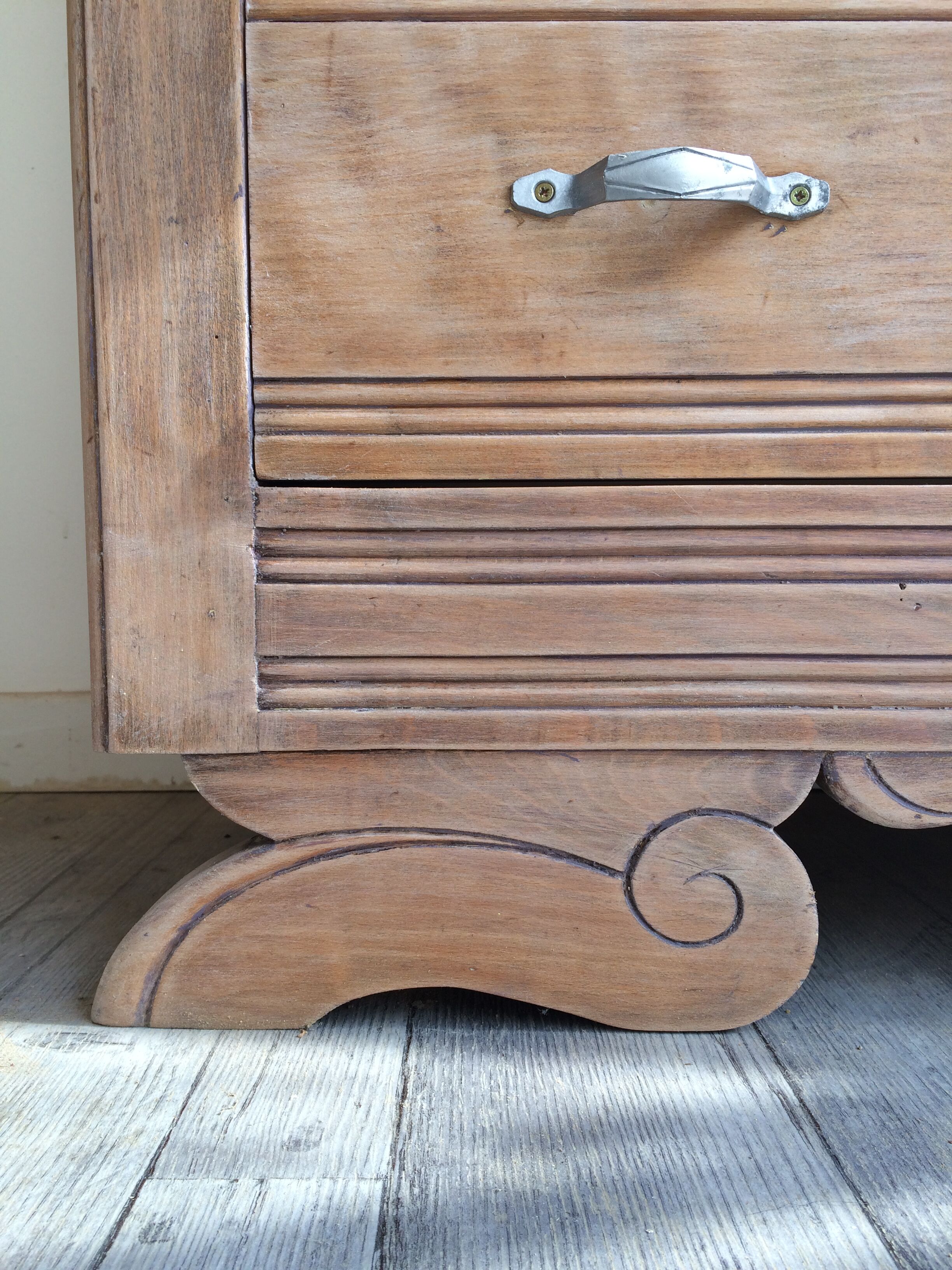 Art Deco chest of drawers