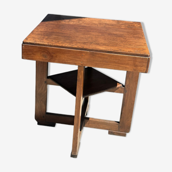 Table d'appoint carrée piètement quadripode à entretoise de style moderniste