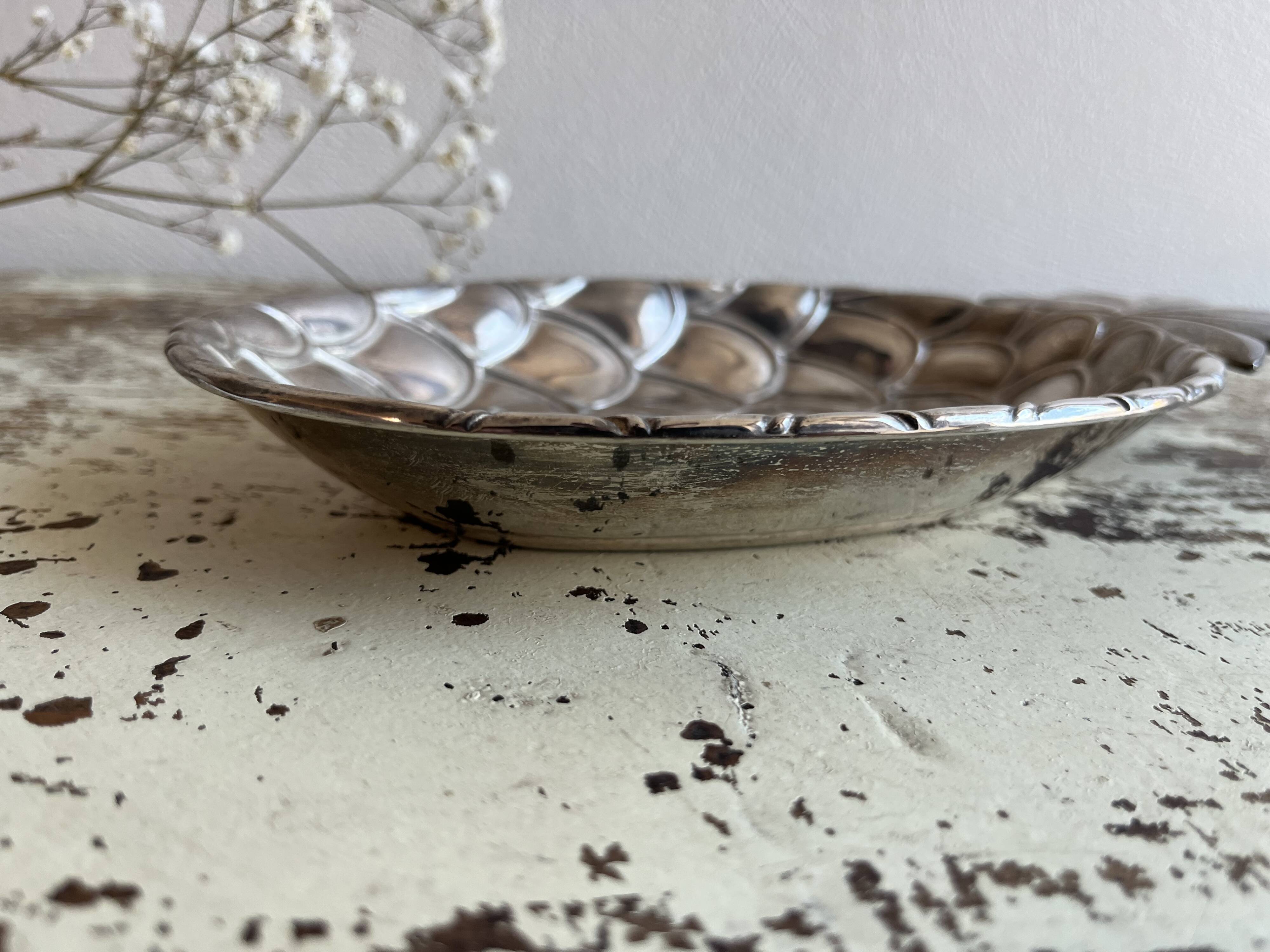 Silver-plated pineapple pocket emptier