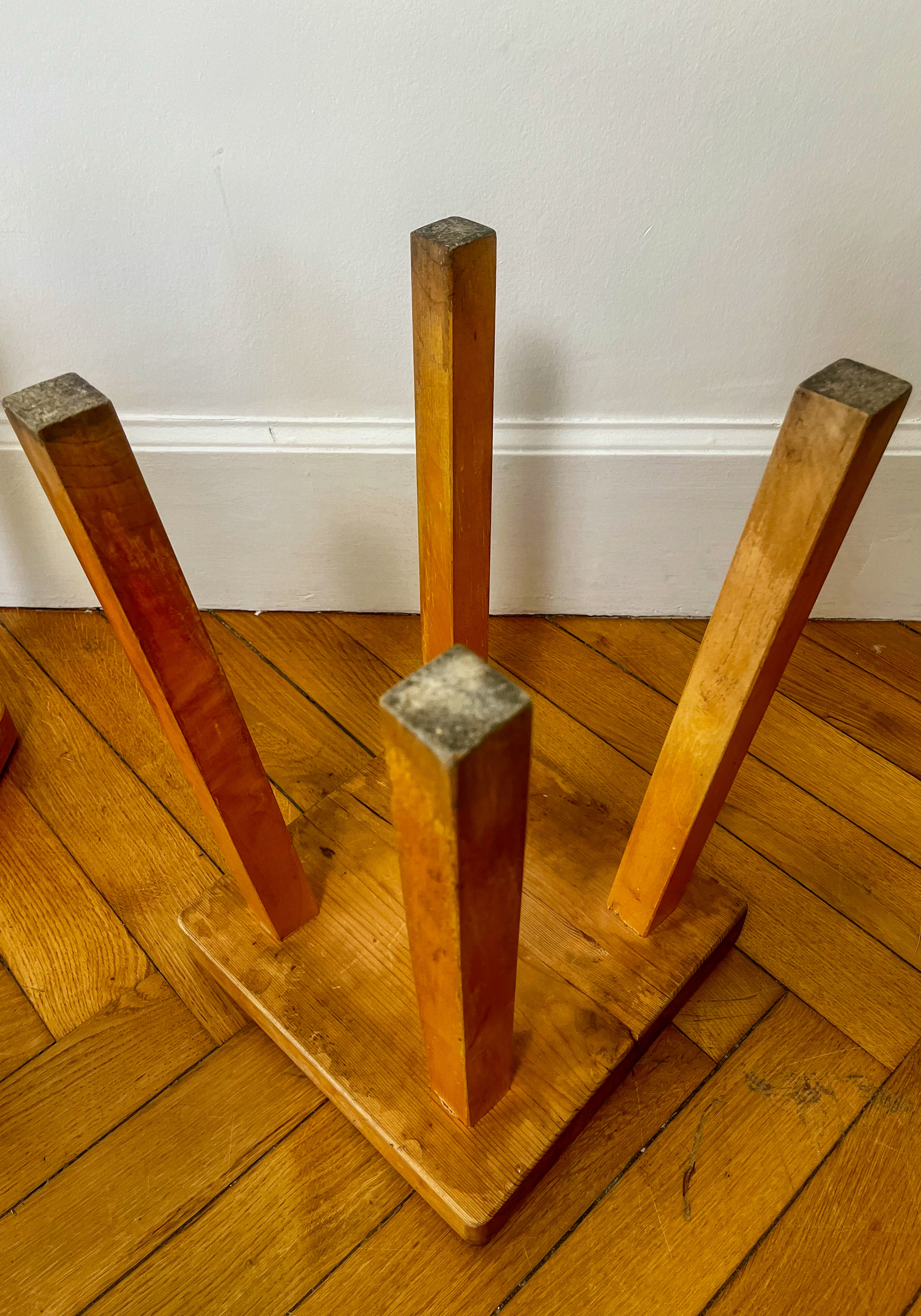 Table et 4 tabourets de Charlotte Perriand, les Arcs, 1960s