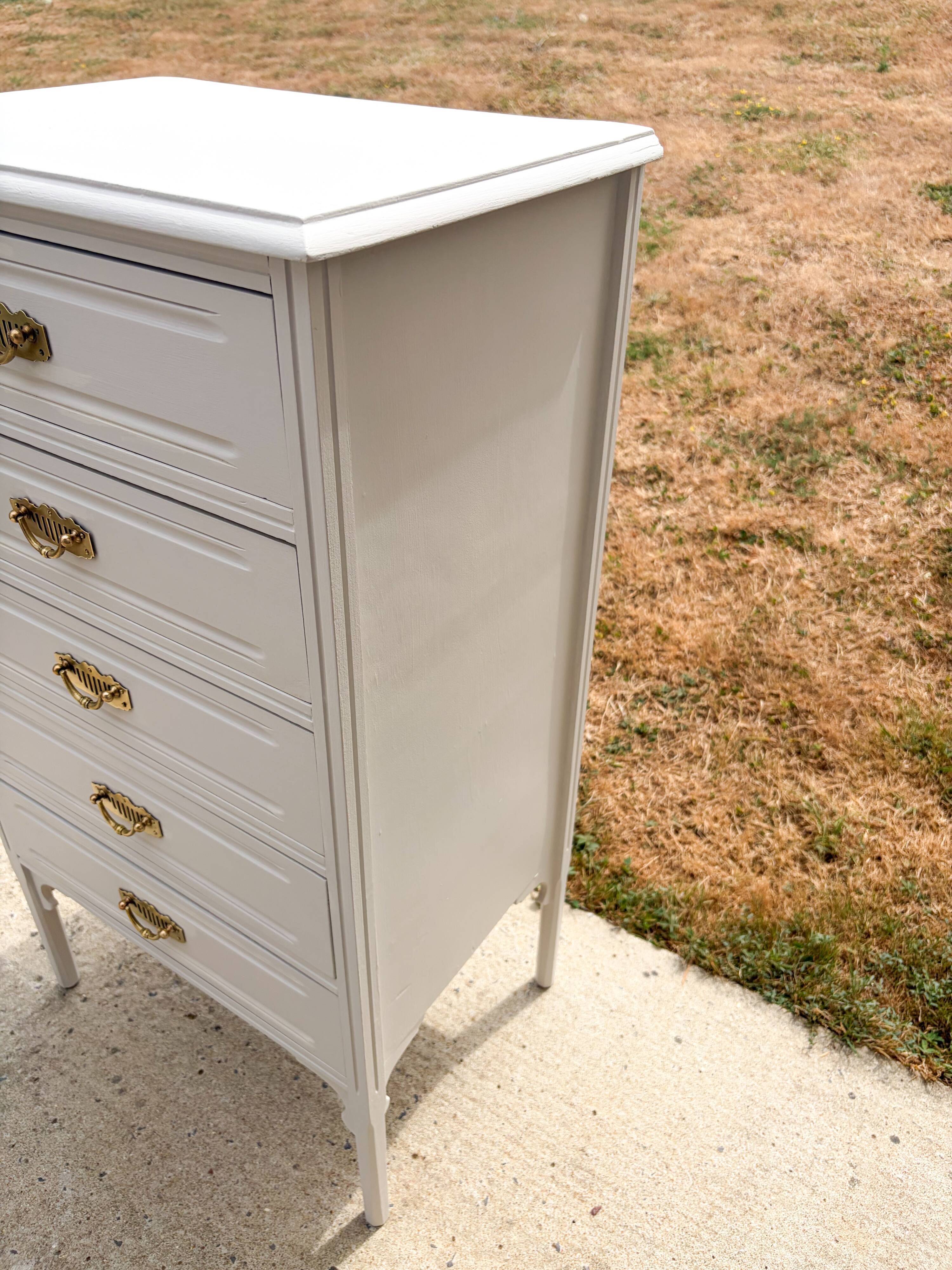 Chest of drawers with 5 drawers from the 1930s/40s.