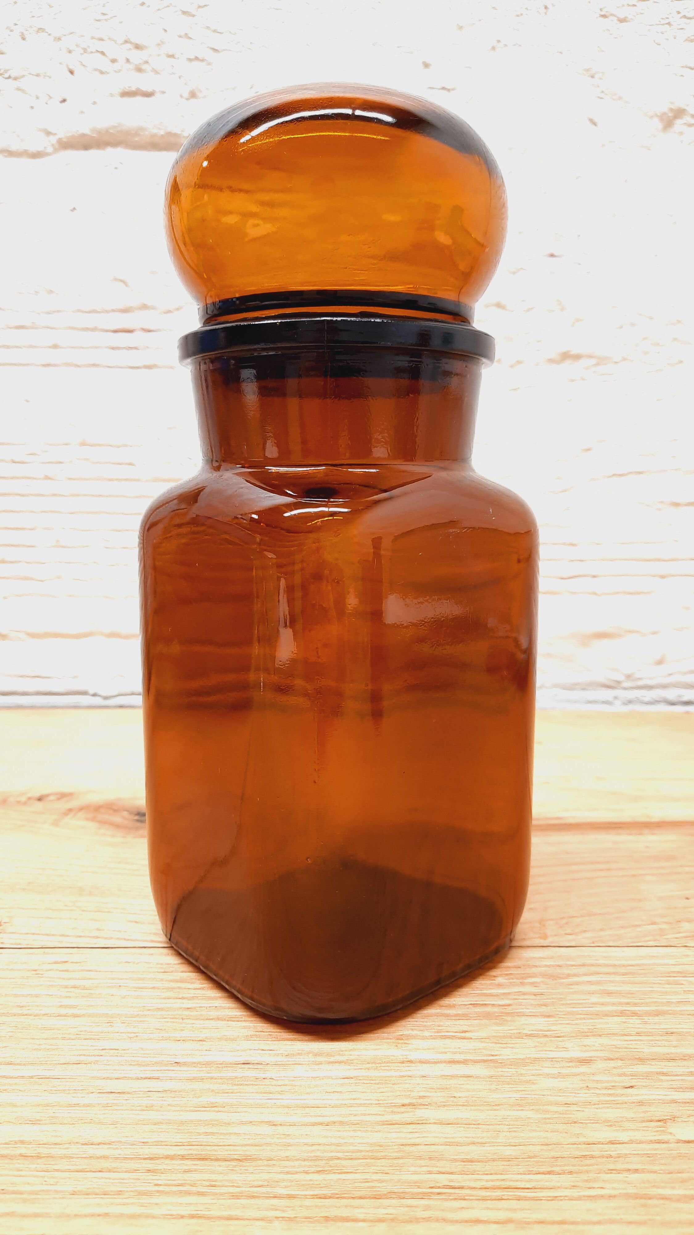 Duo amber glass jars