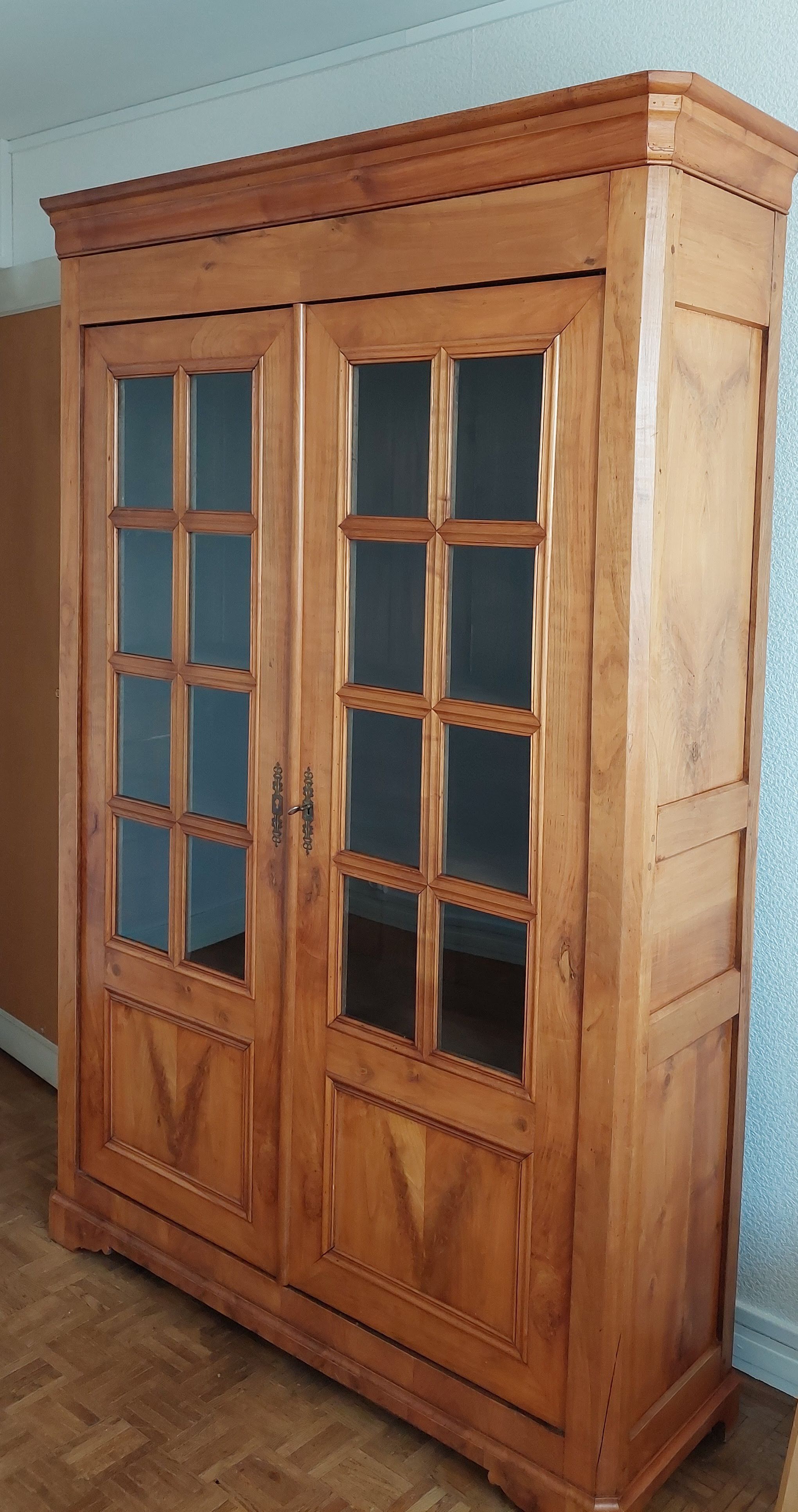 Louis Philippe / Merisier Library