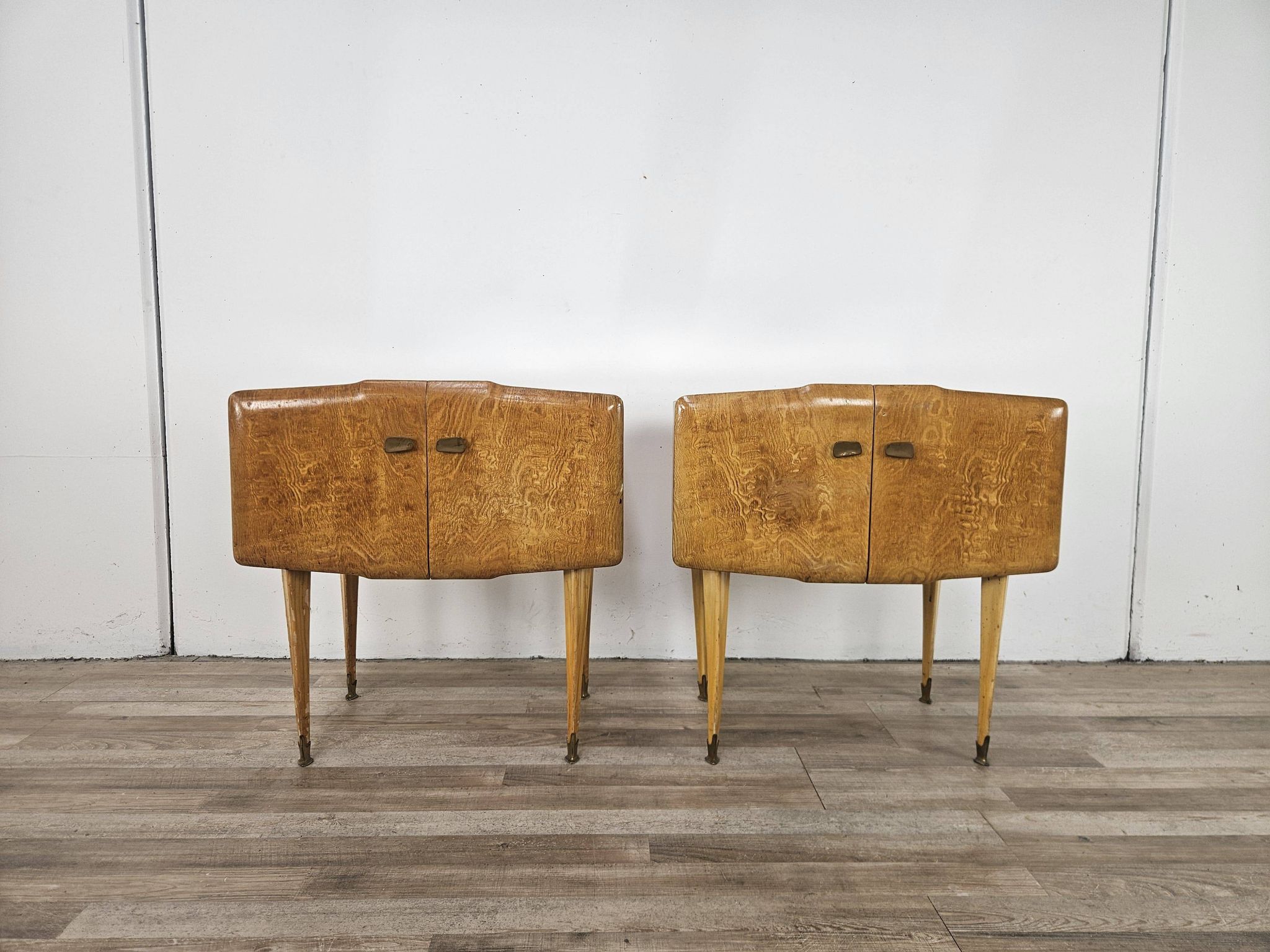 Pair of maple bedside tables from the 1950s with mirrored tops.