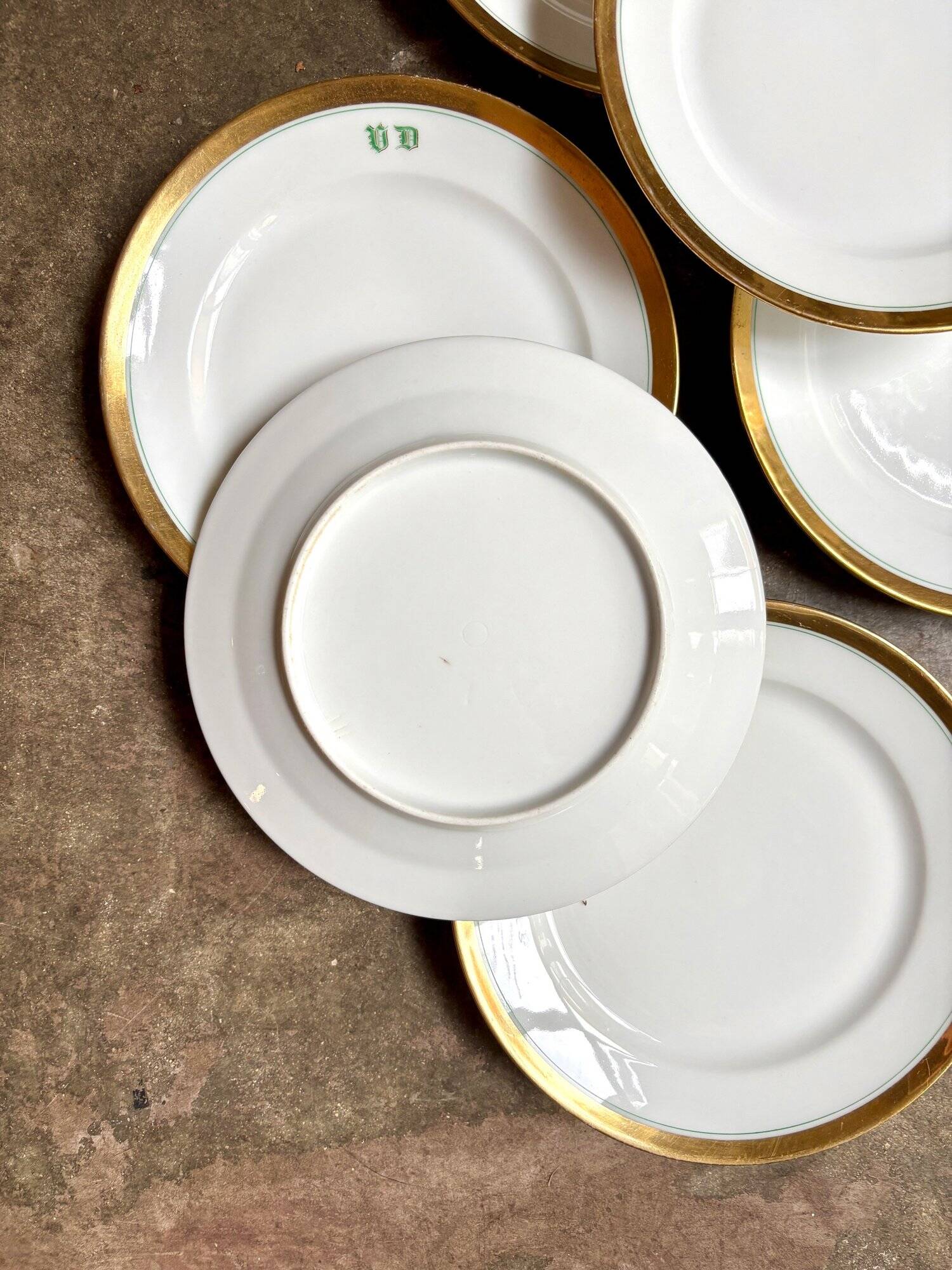 6 dessert plates in gilded Paris porcelain with "VD" monogram