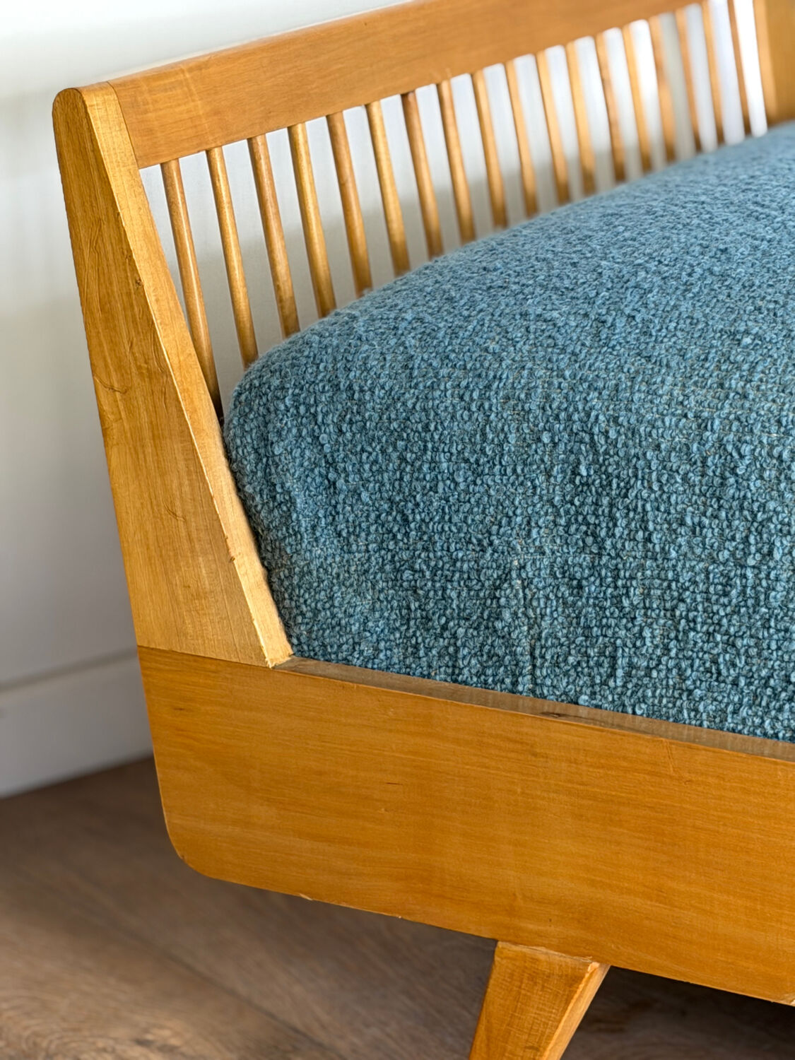Vintage wooden bench / daybed
